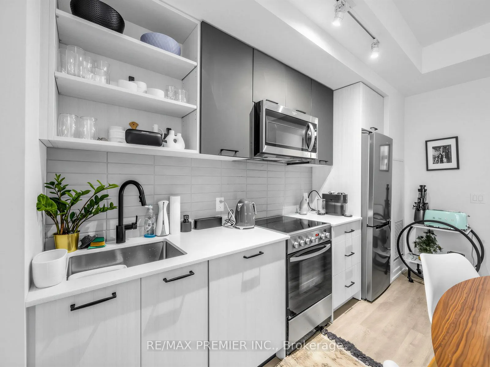 2300 St Clair Avenue W #615