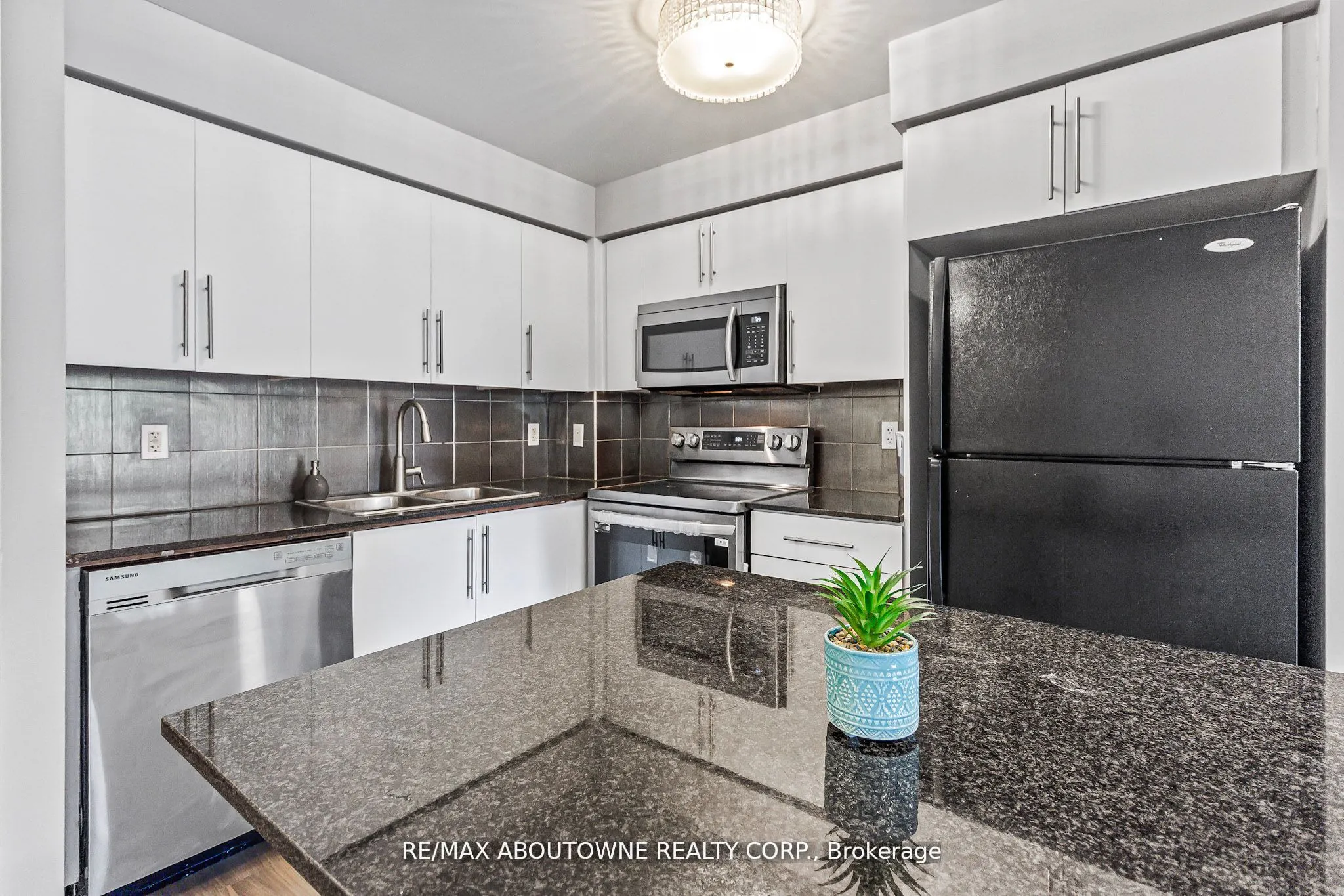 310 Burnhamthorpe Road W #401