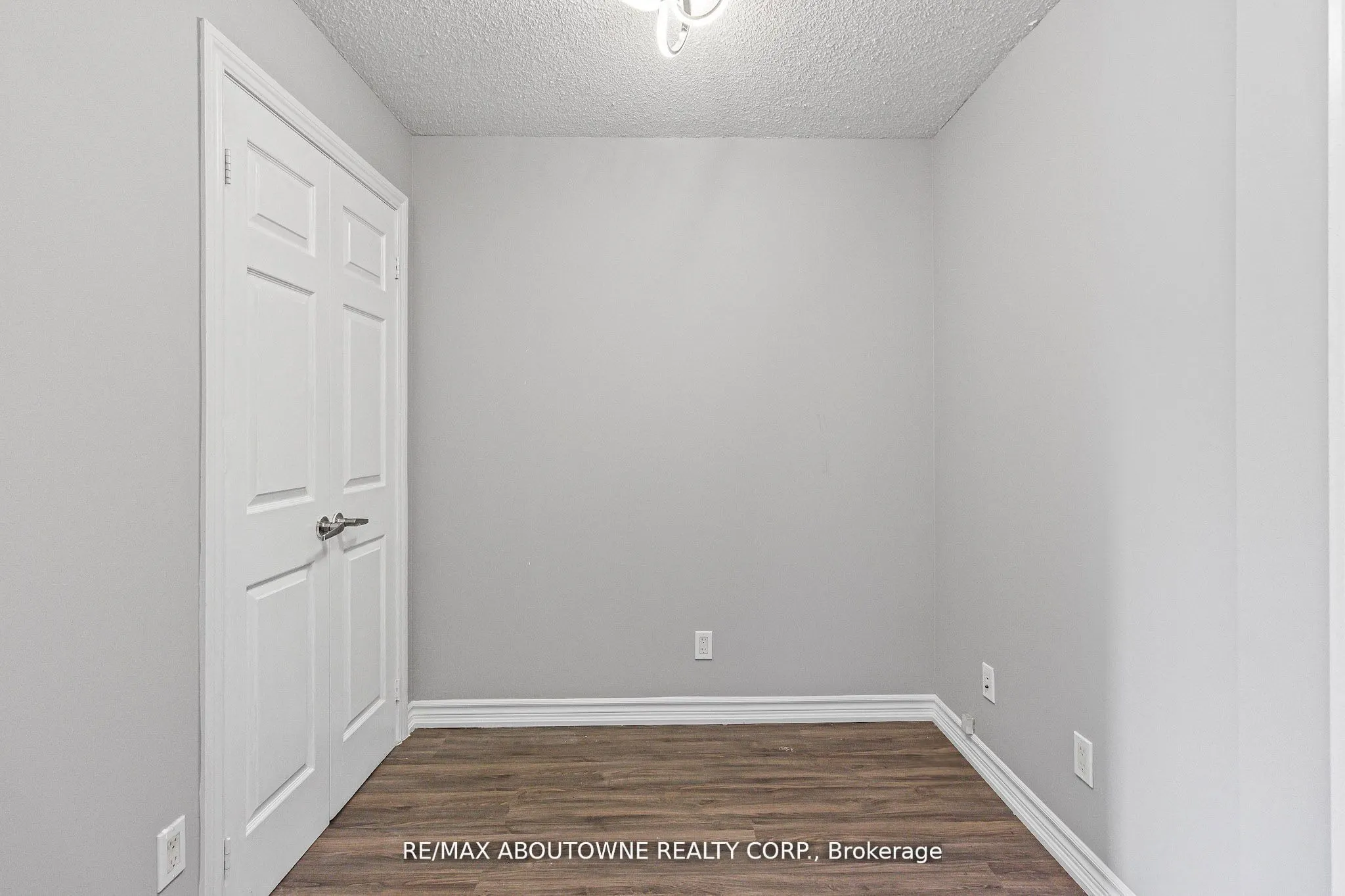 310 Burnhamthorpe Road W #401