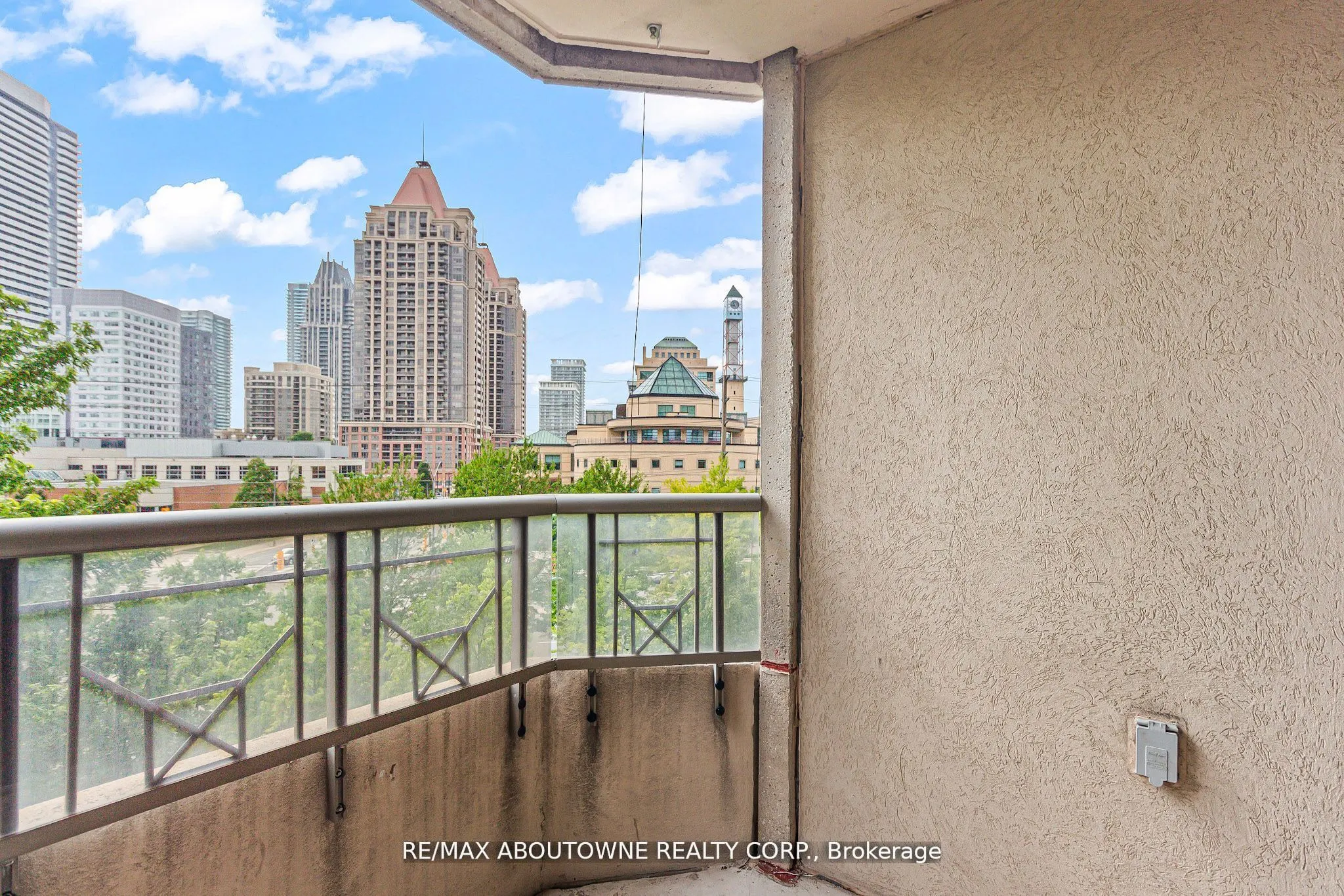 310 Burnhamthorpe Road W #401