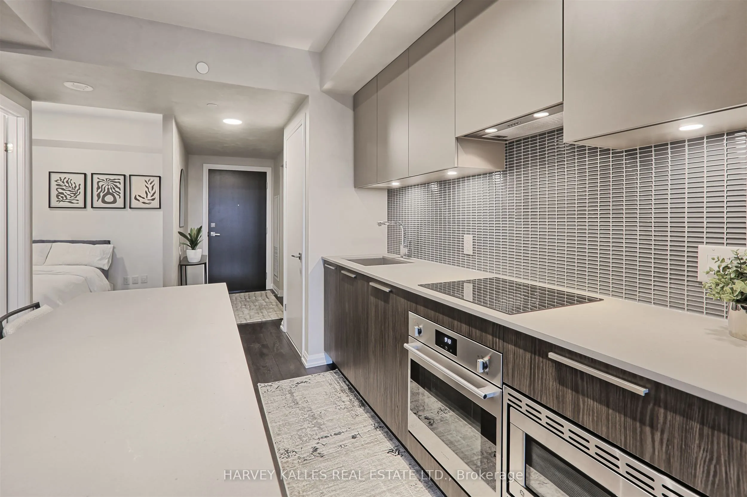 4208 Dundas Street W #412