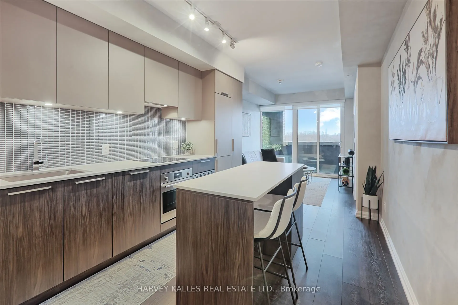 4208 Dundas Street W #412