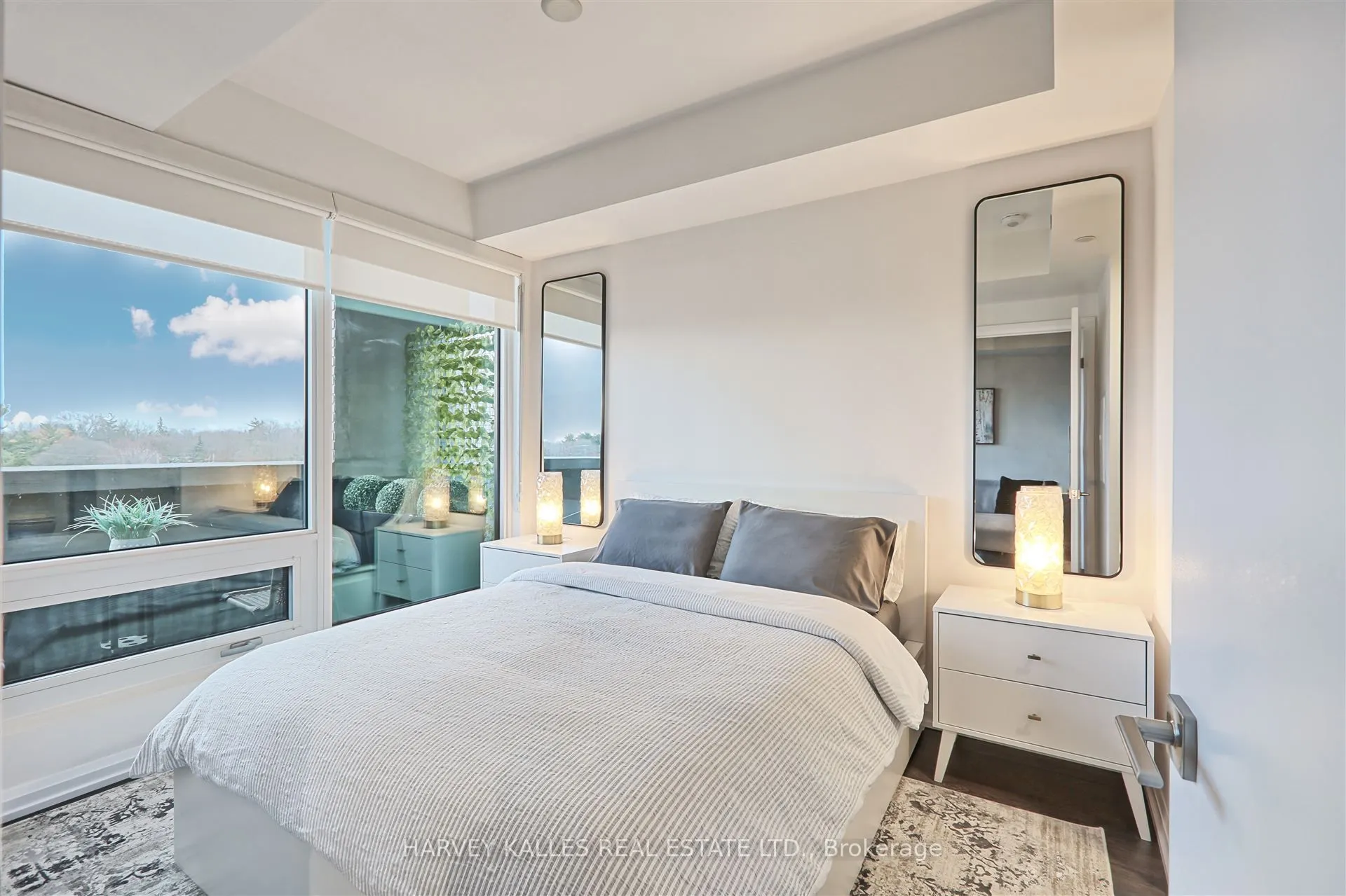 4208 Dundas Street W #412