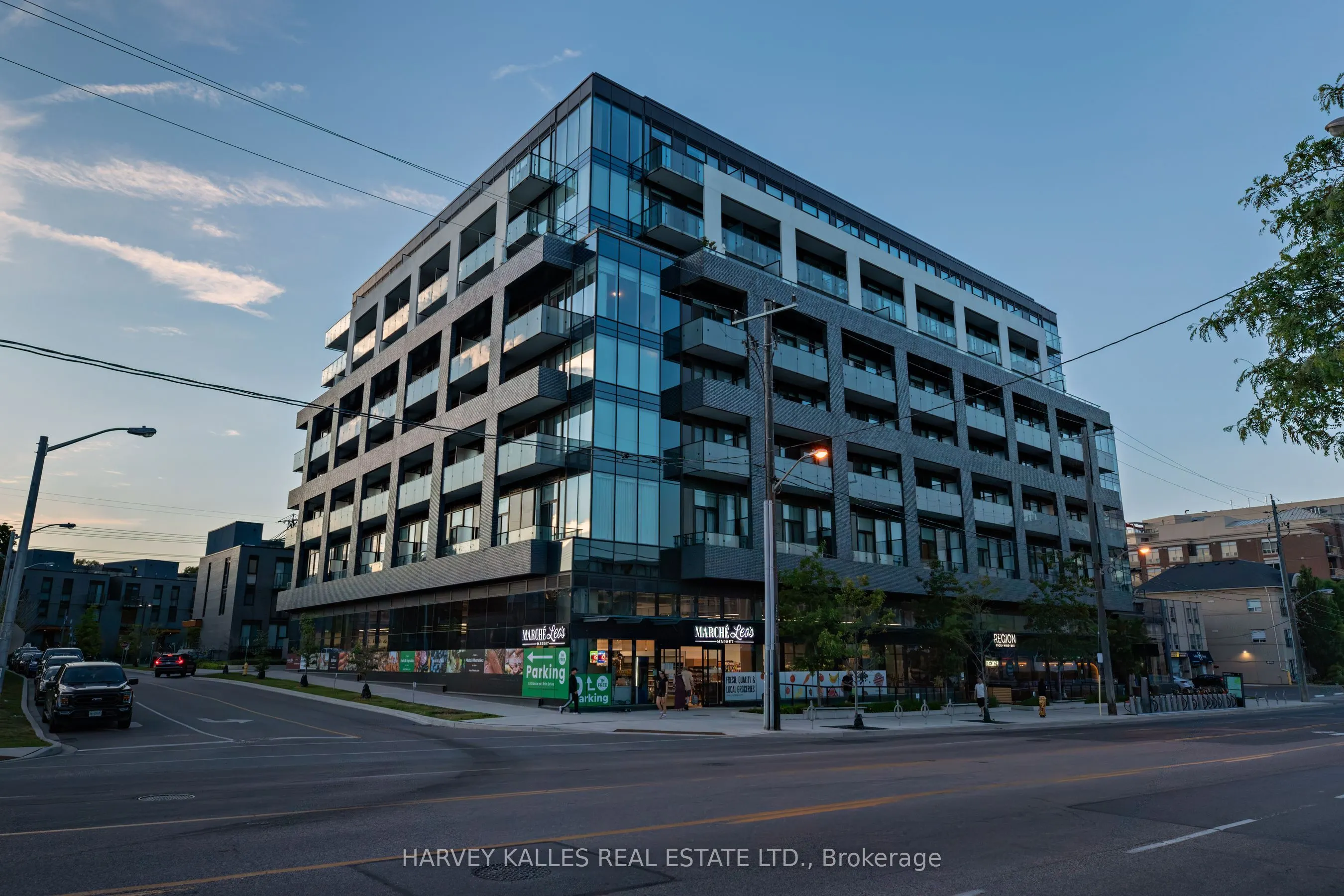 4208 Dundas Street W #412