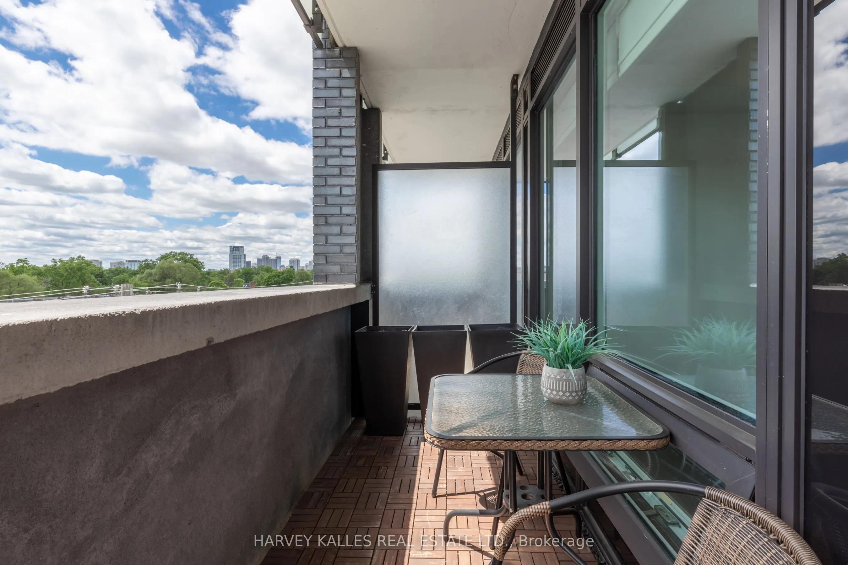 4208 Dundas Street W #412