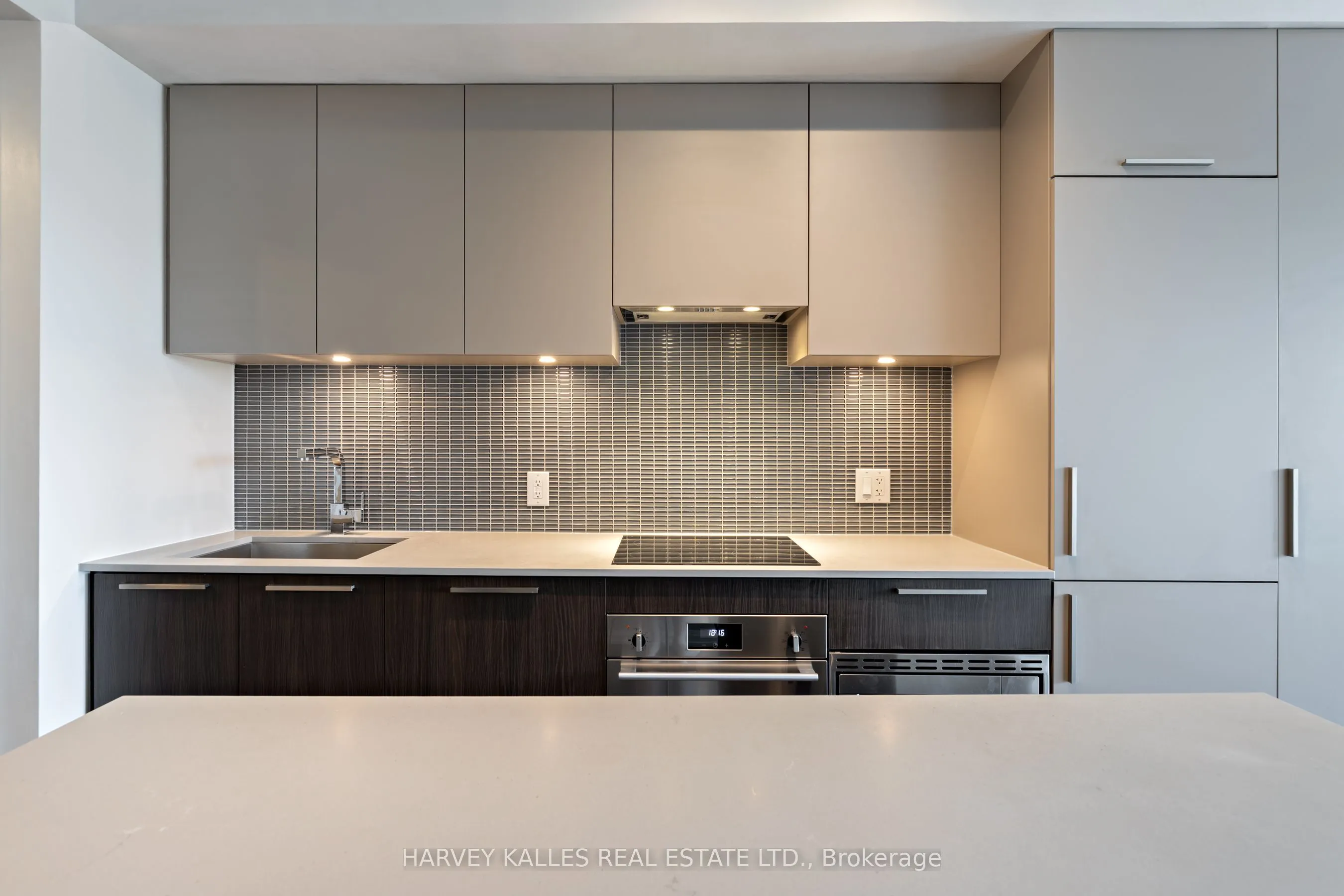 4208 Dundas Street W #412