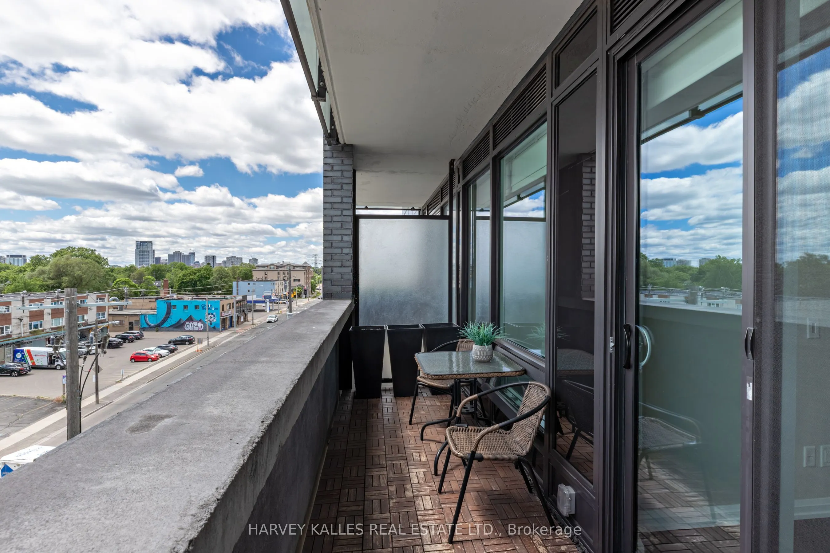 4208 Dundas Street W #412
