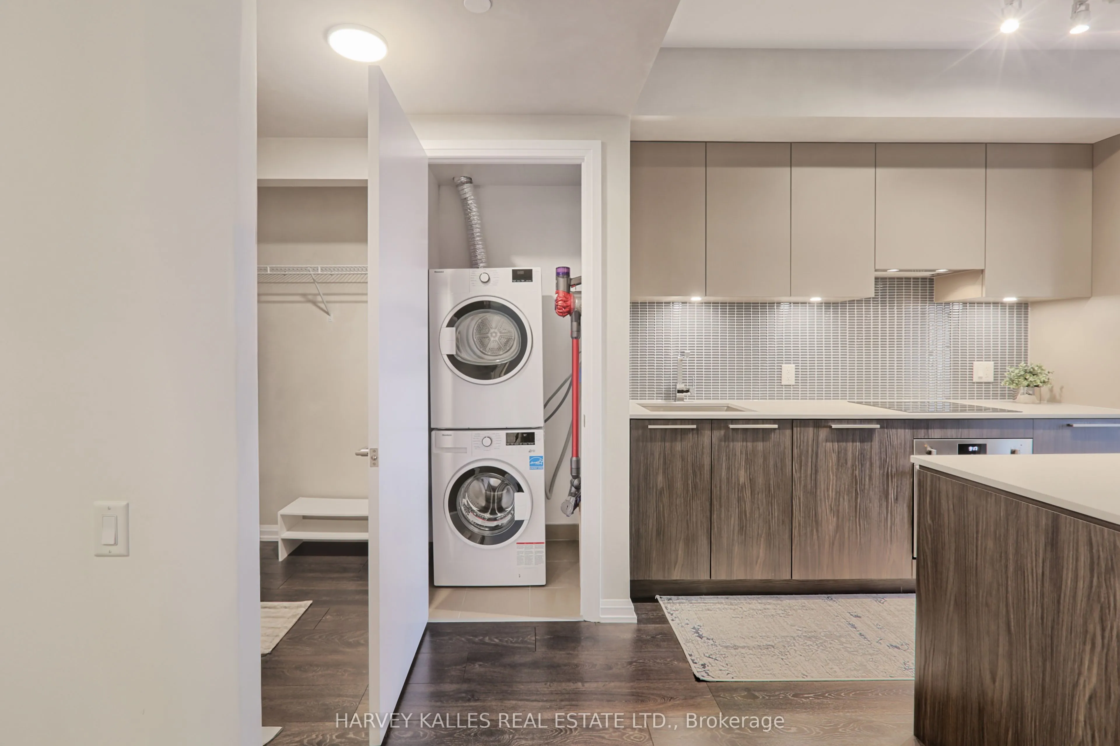 4208 Dundas Street W #412