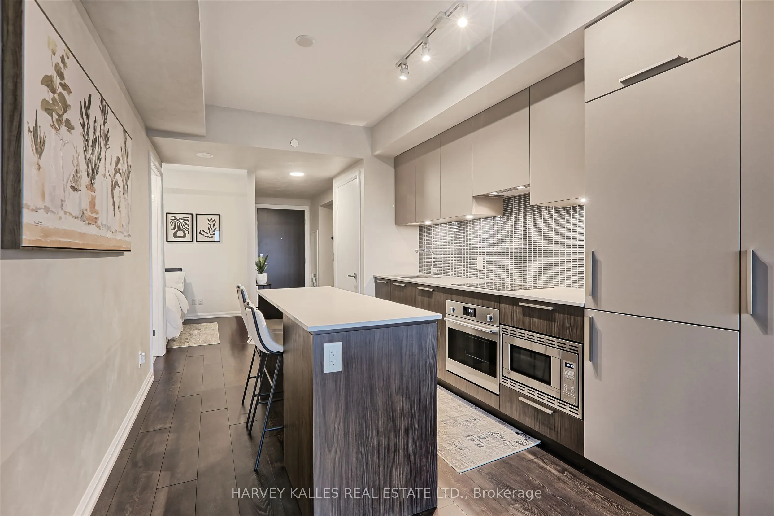 4208 Dundas Street W #412