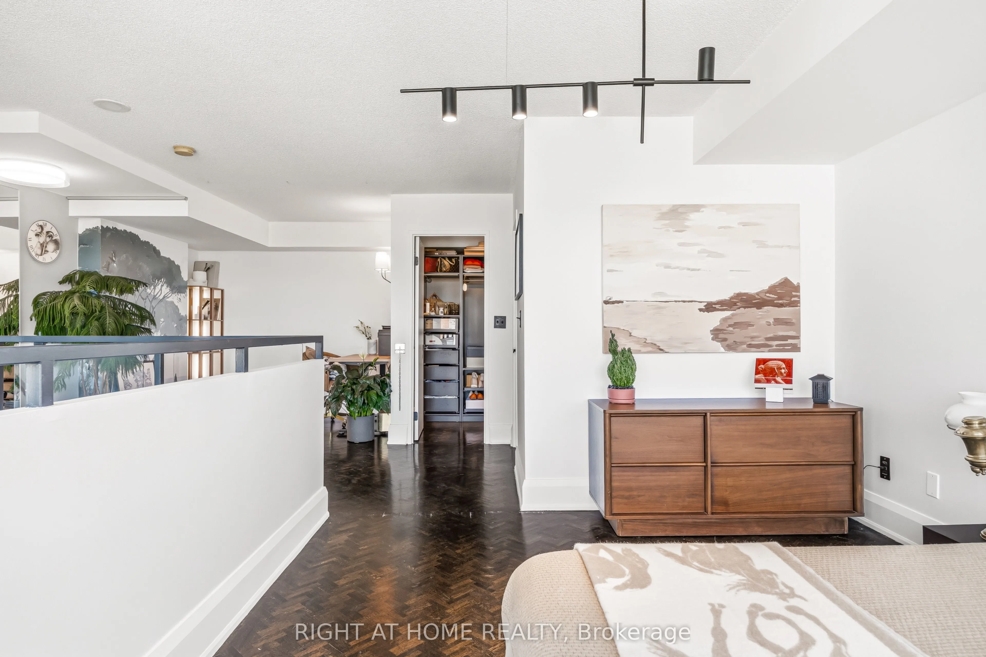 250 Manitoba Street #612