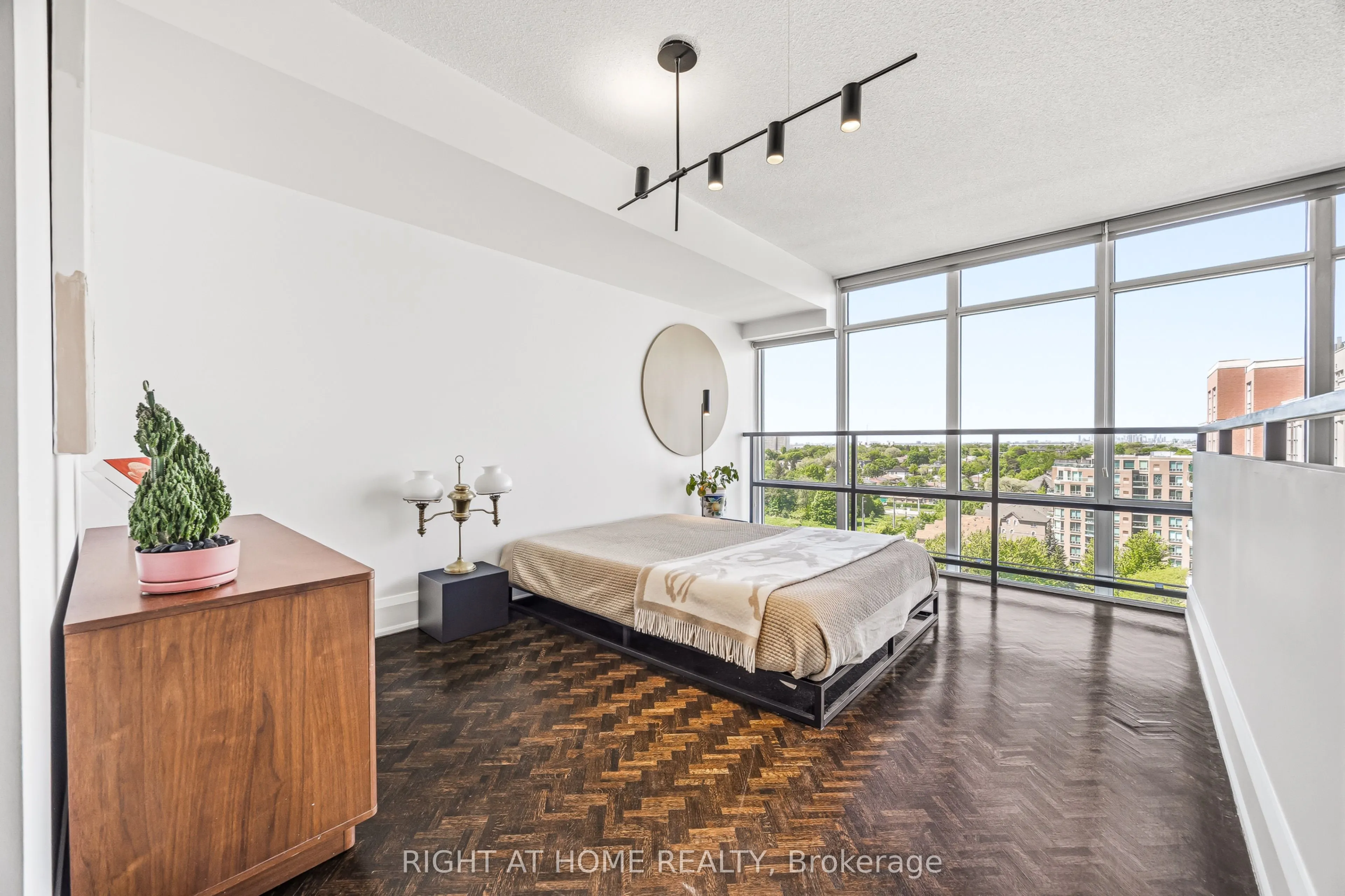 250 Manitoba Street #612