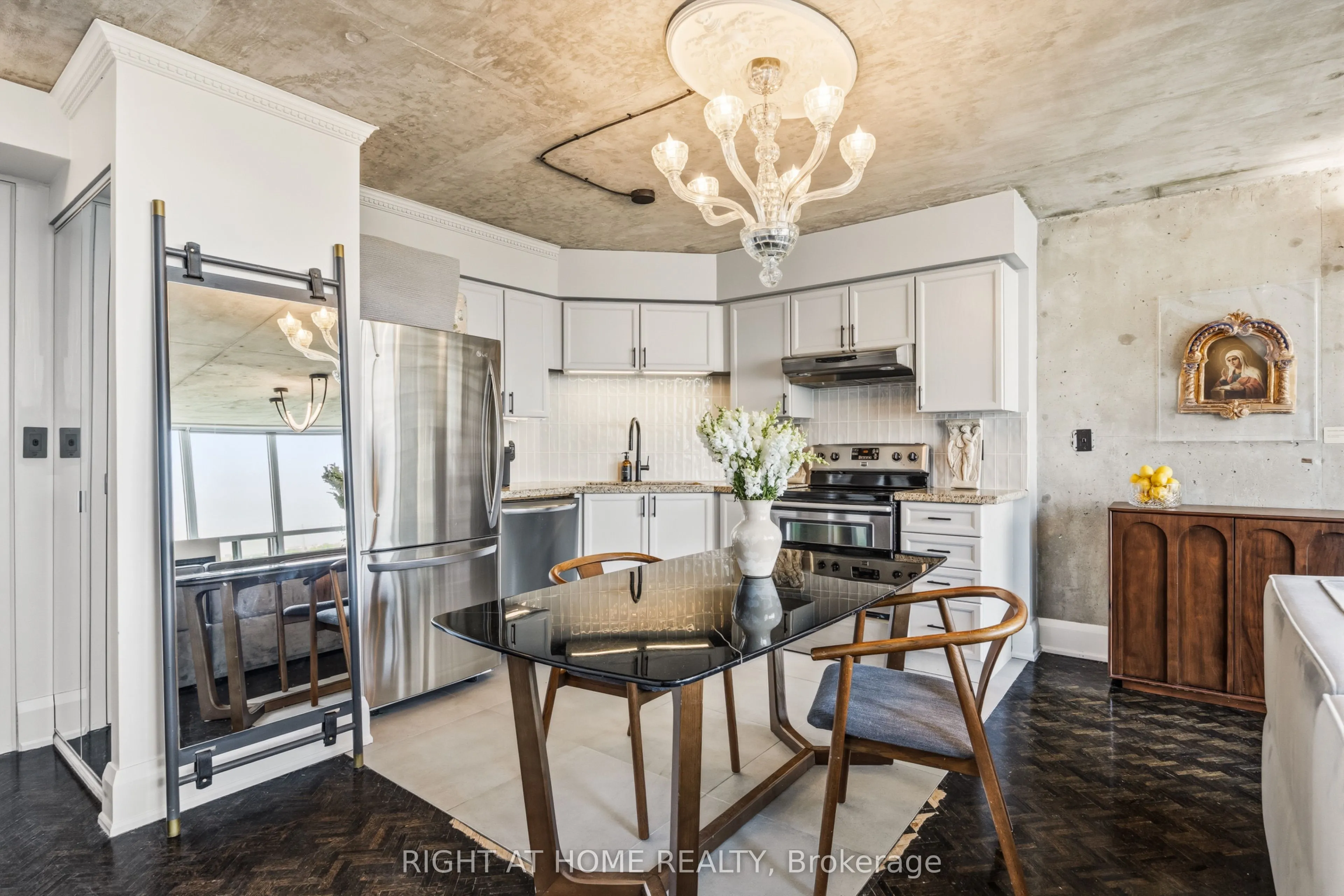 250 Manitoba Street #612