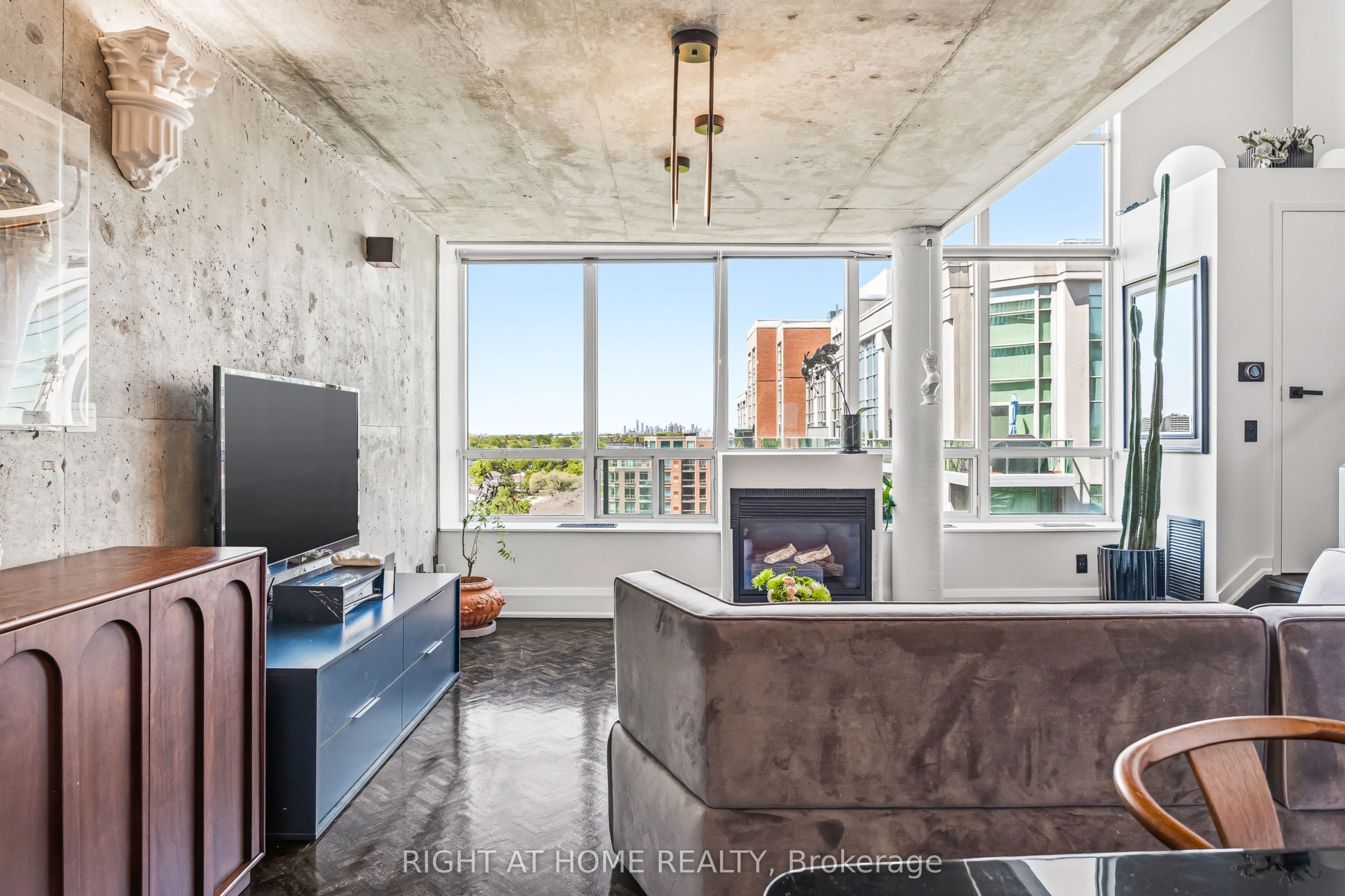 250 Manitoba Street #612