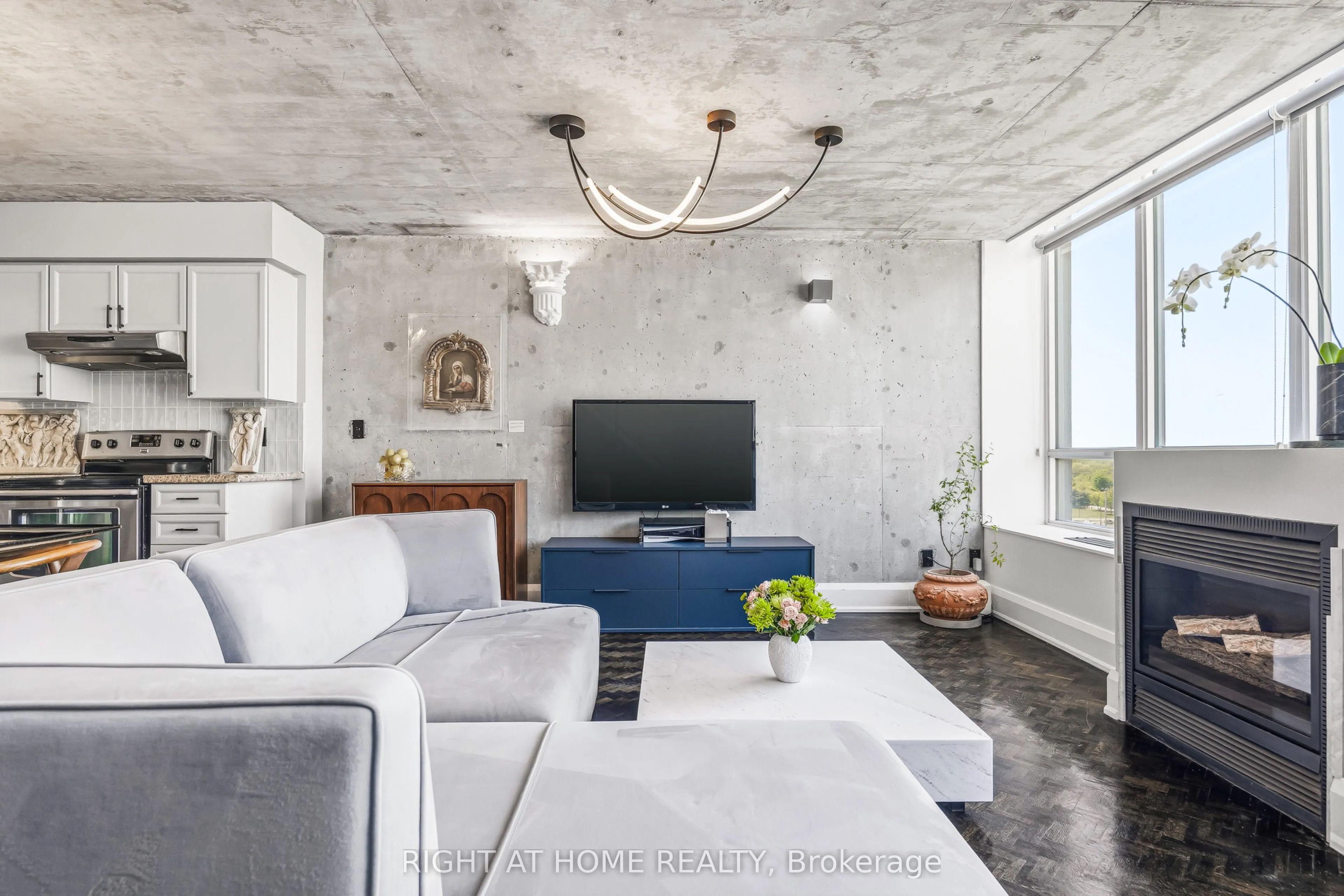 250 Manitoba Street #612