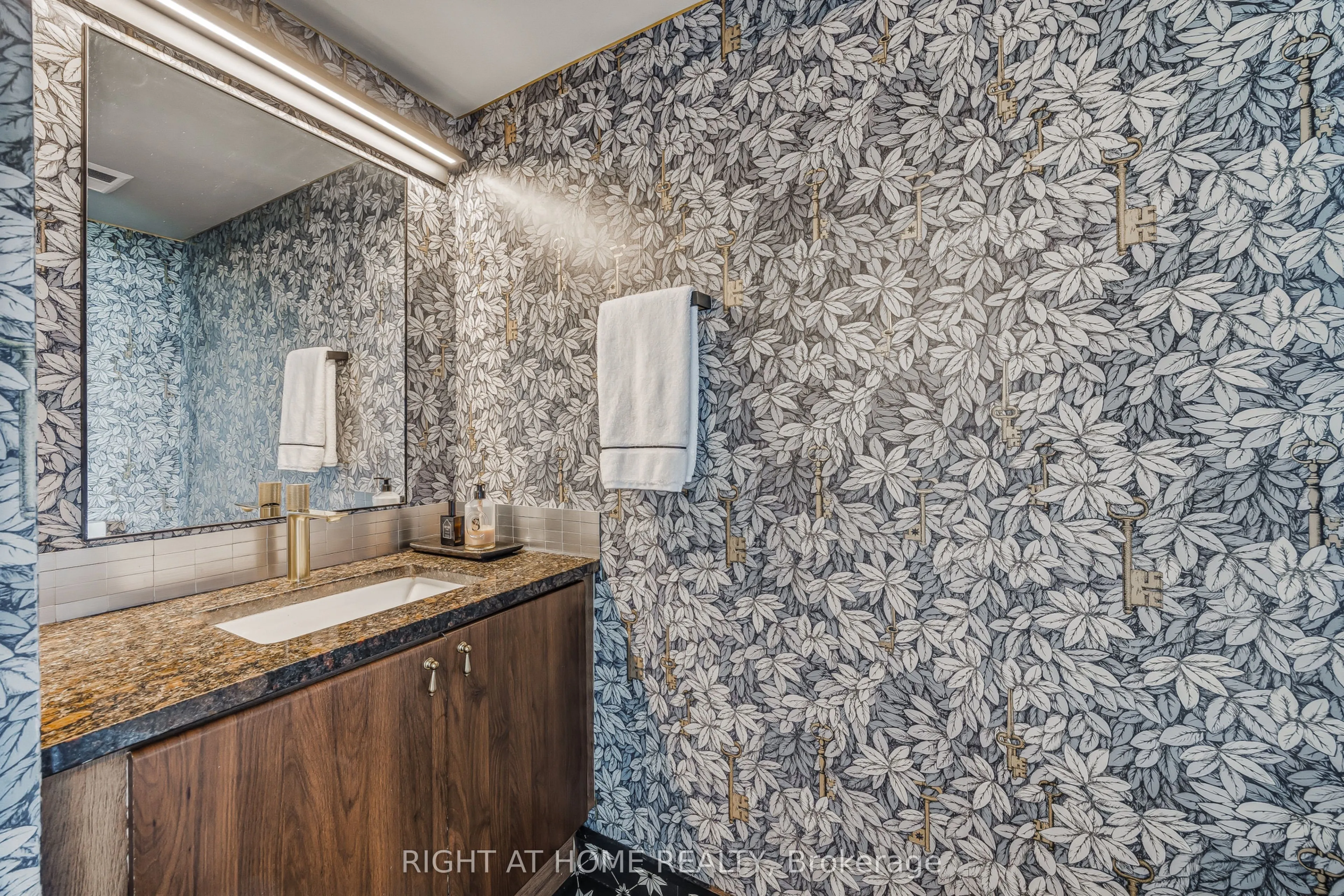 250 Manitoba Street #612