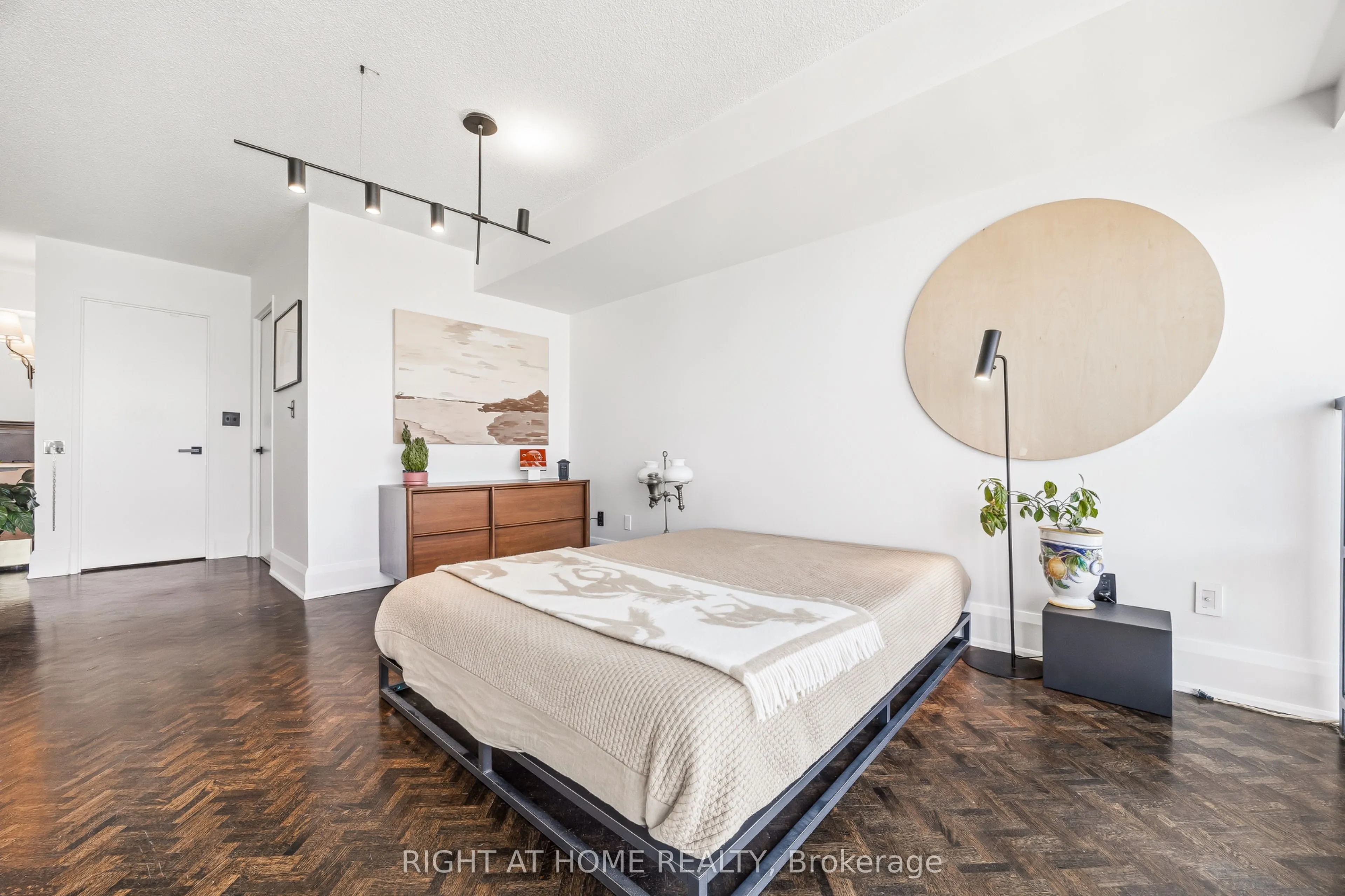 250 Manitoba Street #612