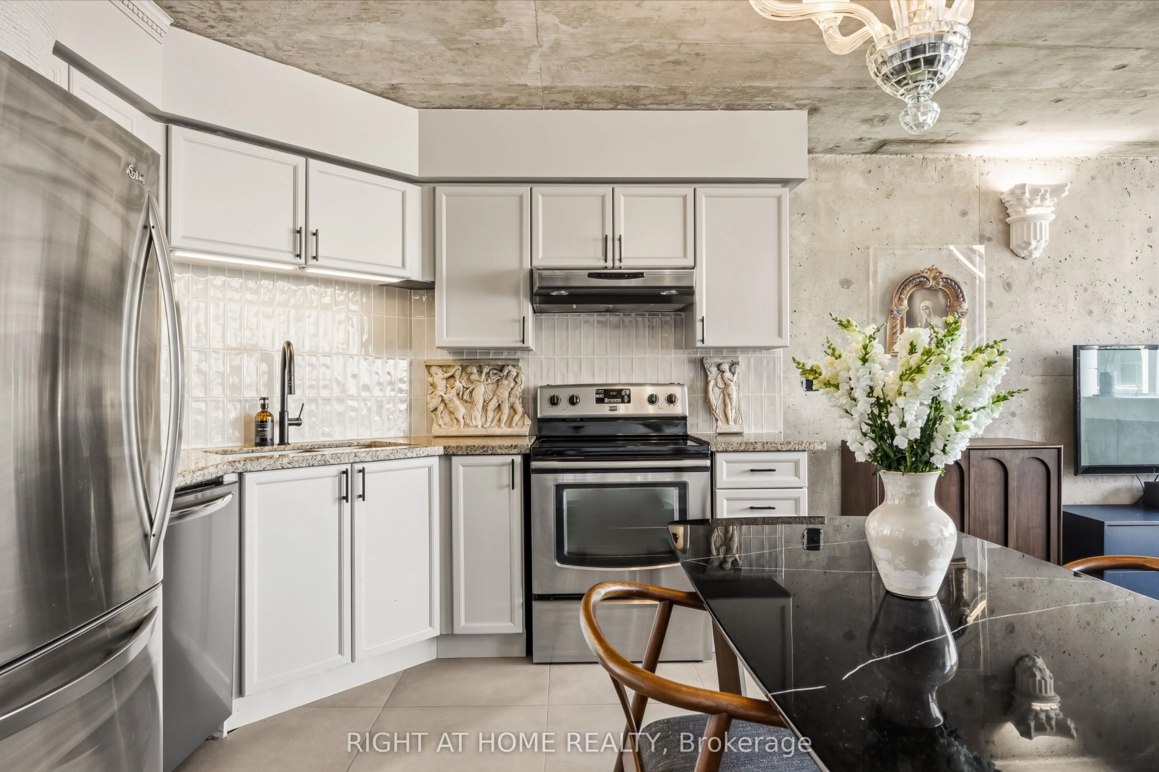 250 Manitoba Street #612