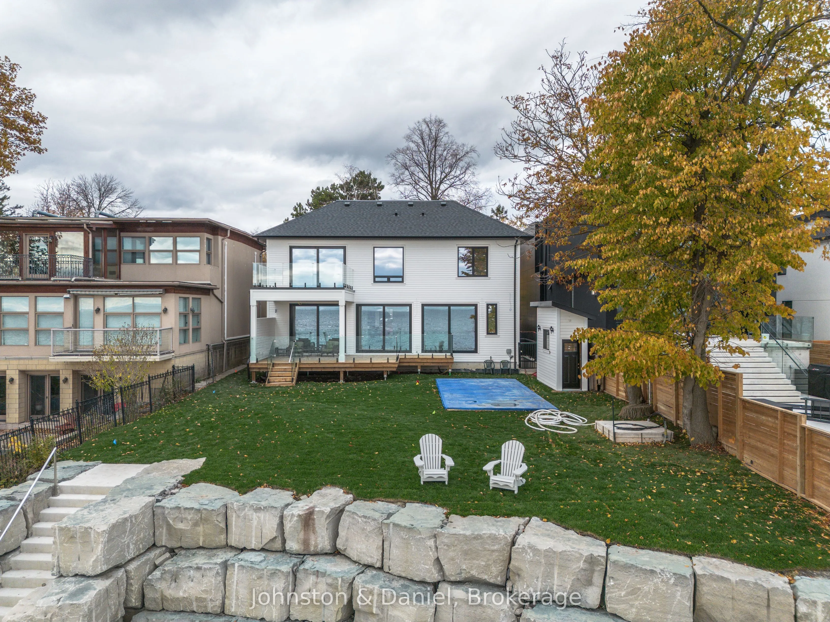99 Lake Promenade