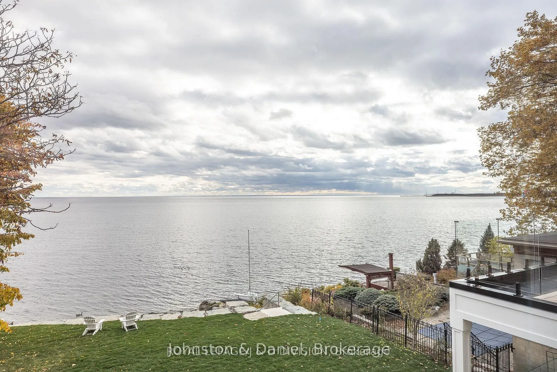 99 Lake Promenade