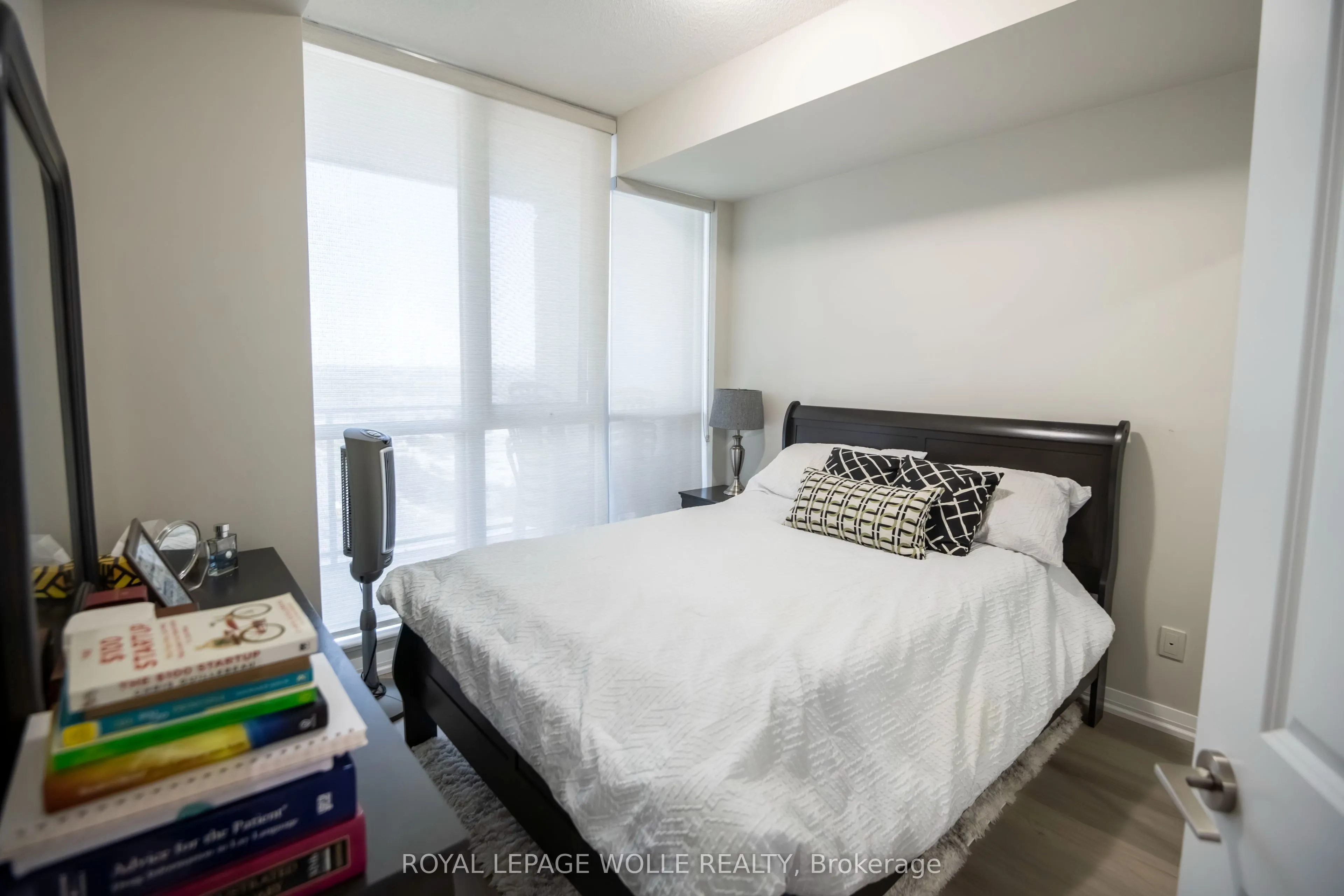 75 Eglinton Avenue W #1601