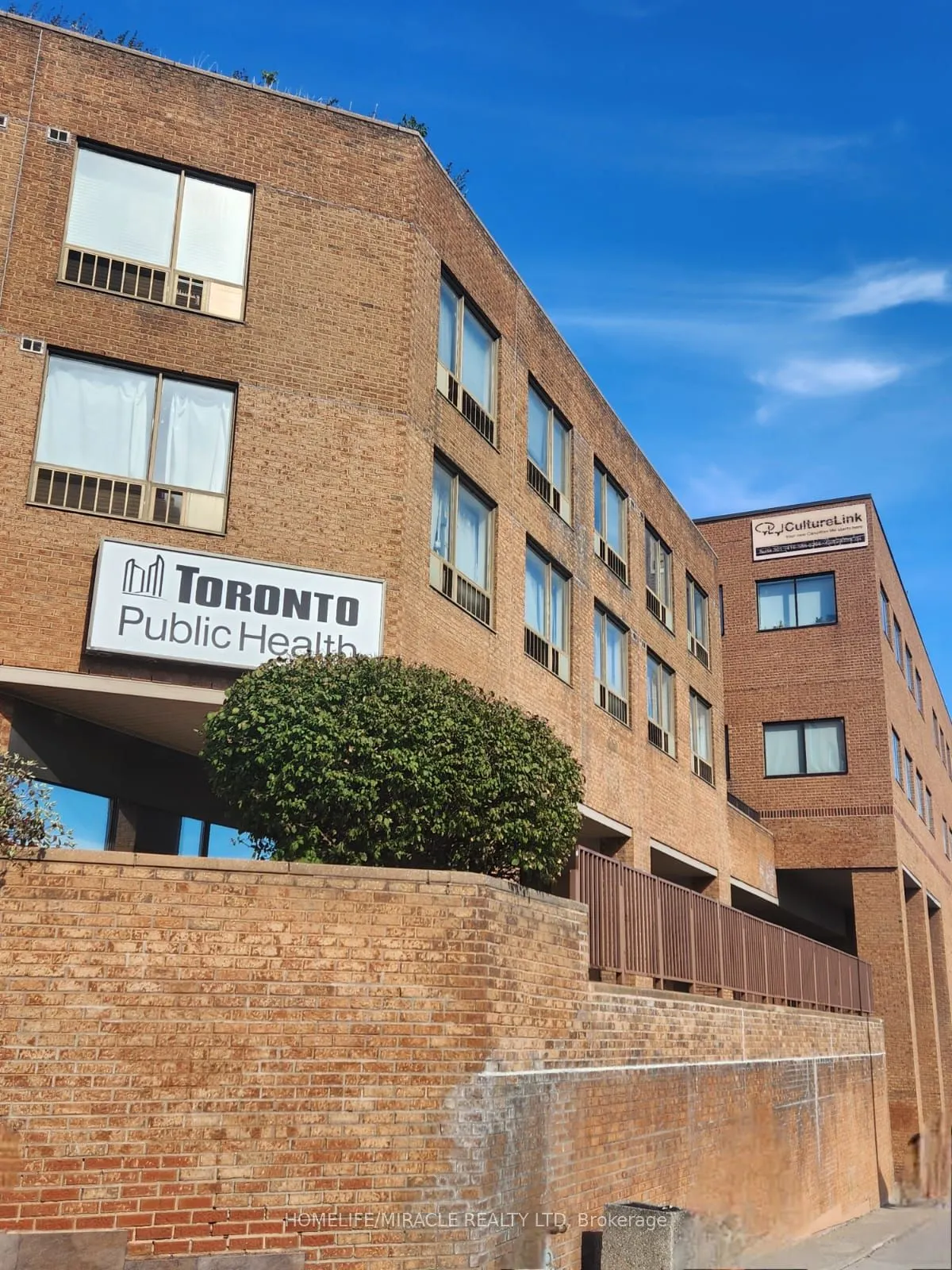 2340 Dundas Street W #G11