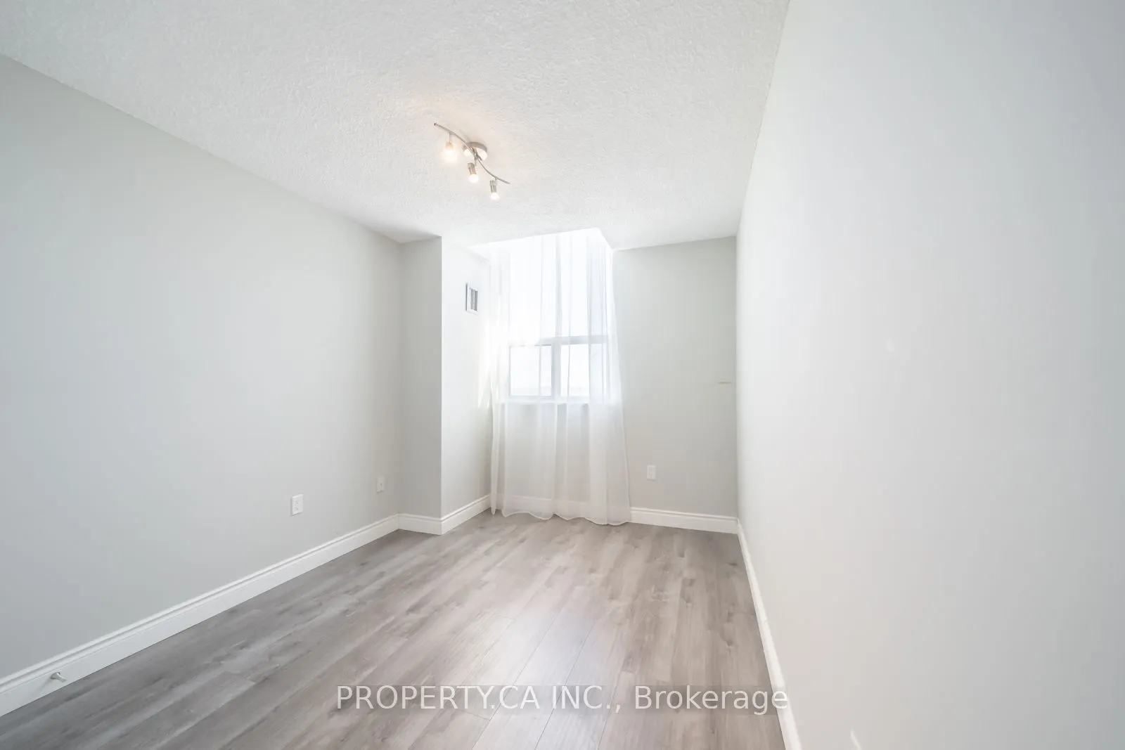 355 Rathburn Road E #1204