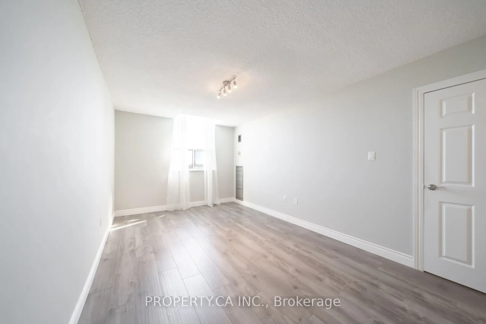 355 Rathburn Road E #1204