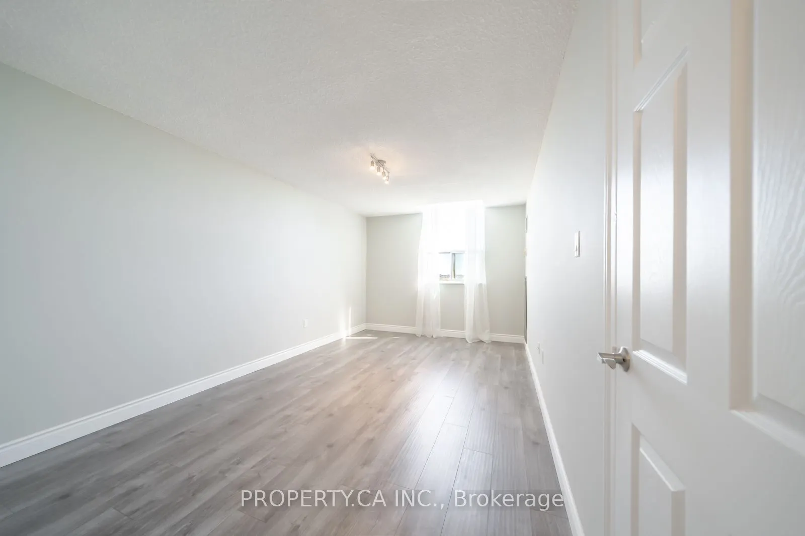 355 Rathburn Road E #1204