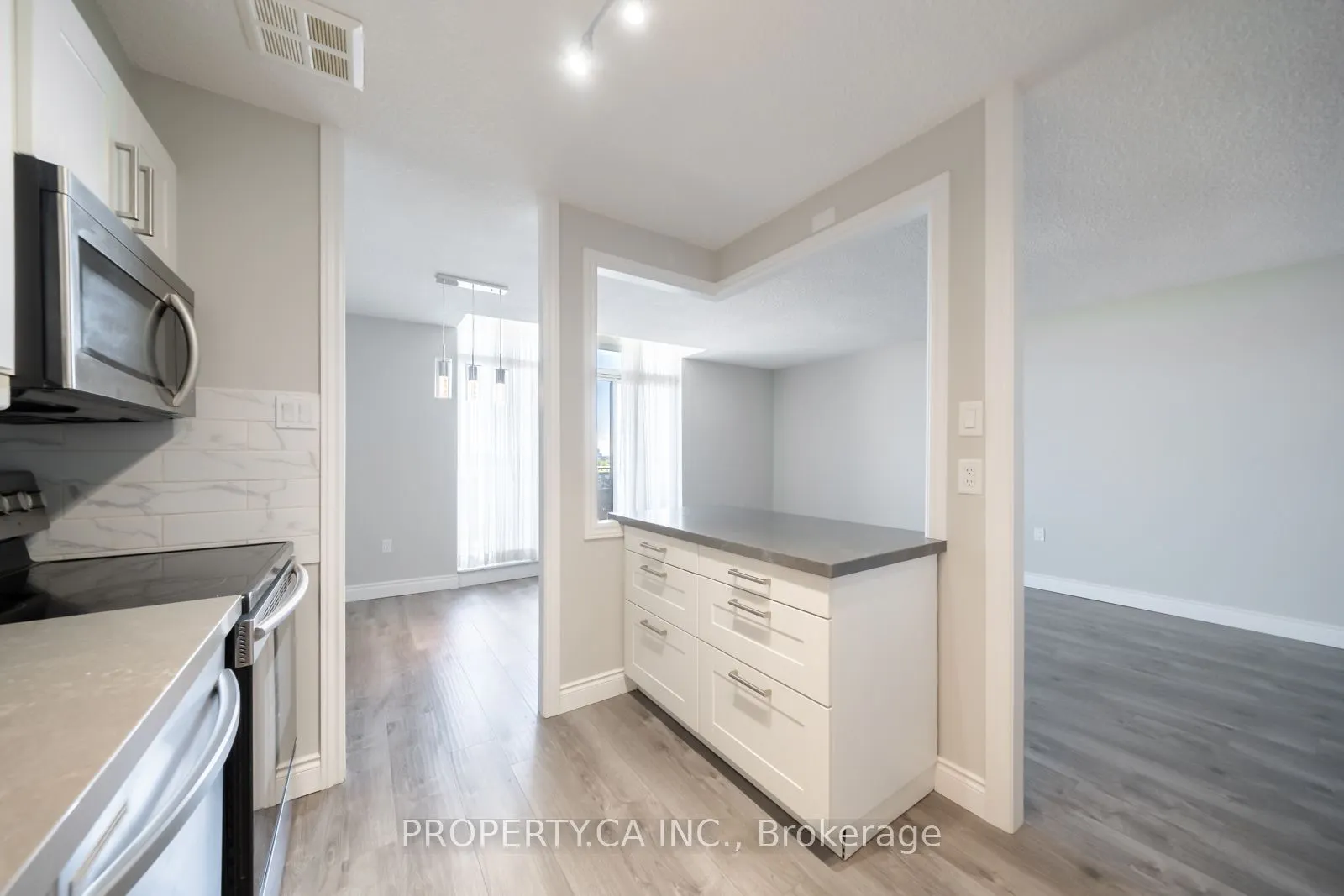 355 Rathburn Road E #1204