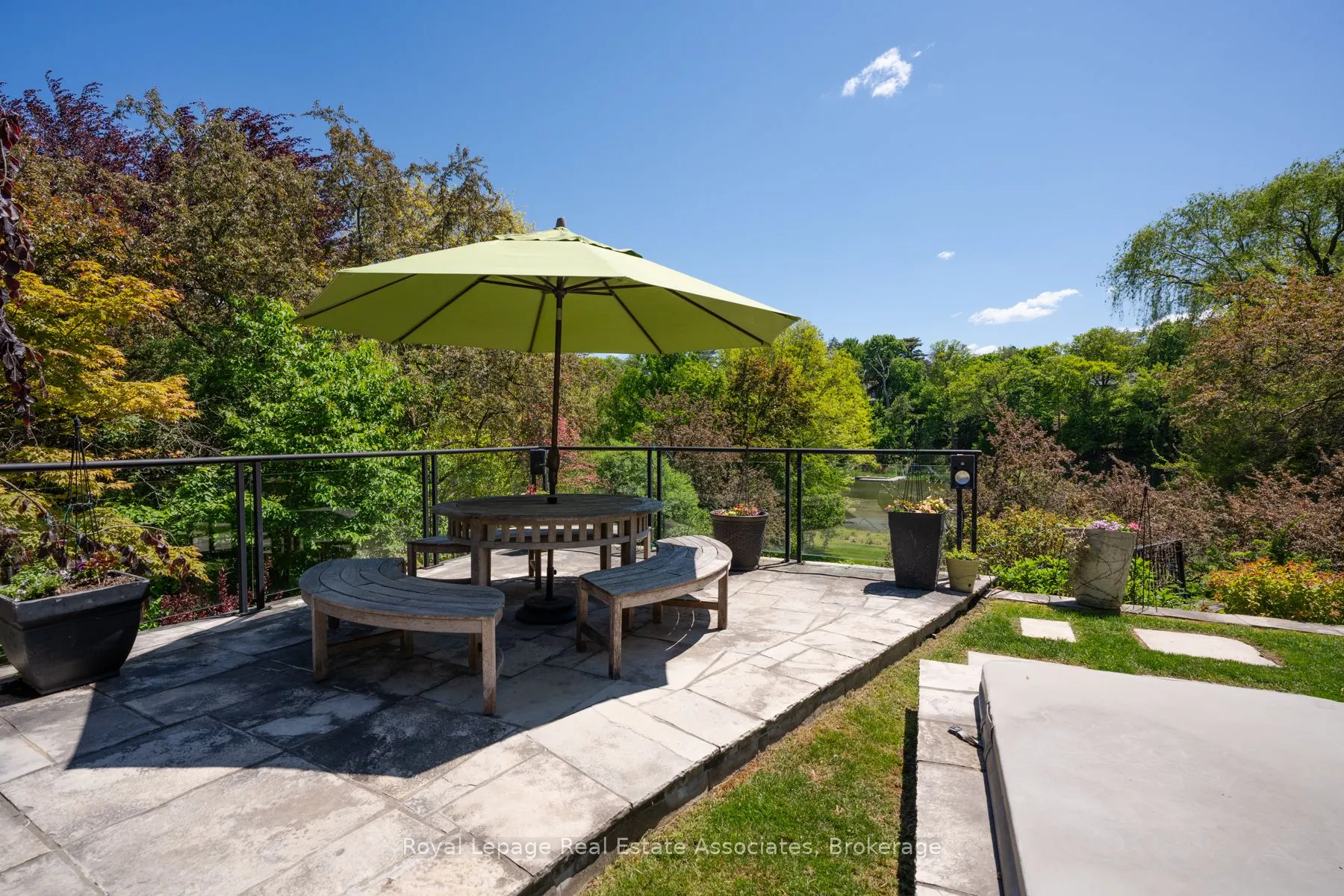 1510 Pinetree Crescent