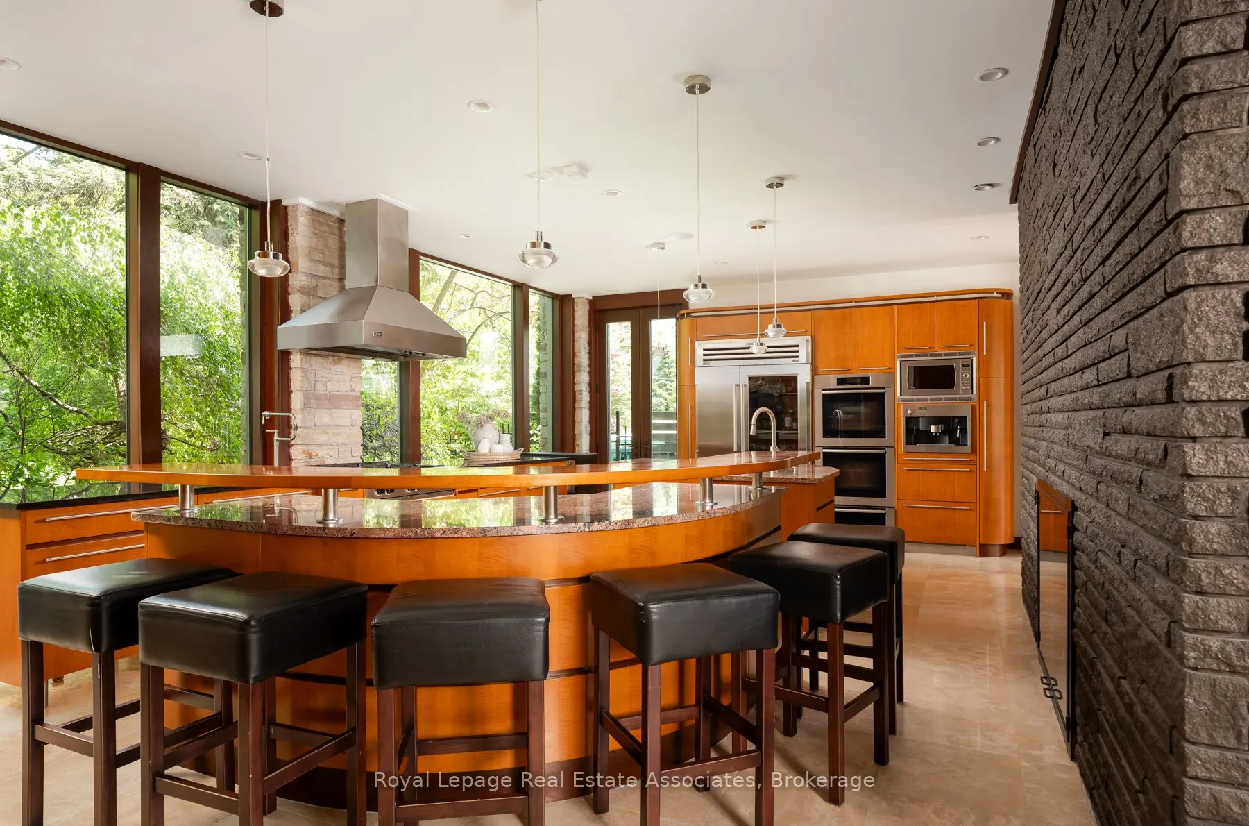 1510 Pinetree Crescent