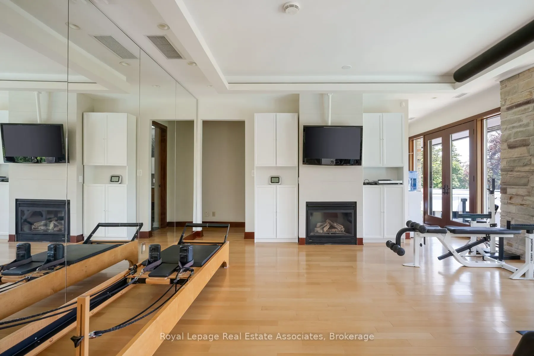 1510 Pinetree Crescent