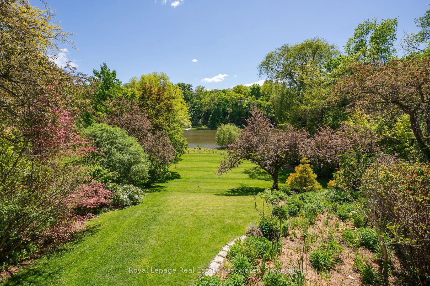 1510 Pinetree Crescent