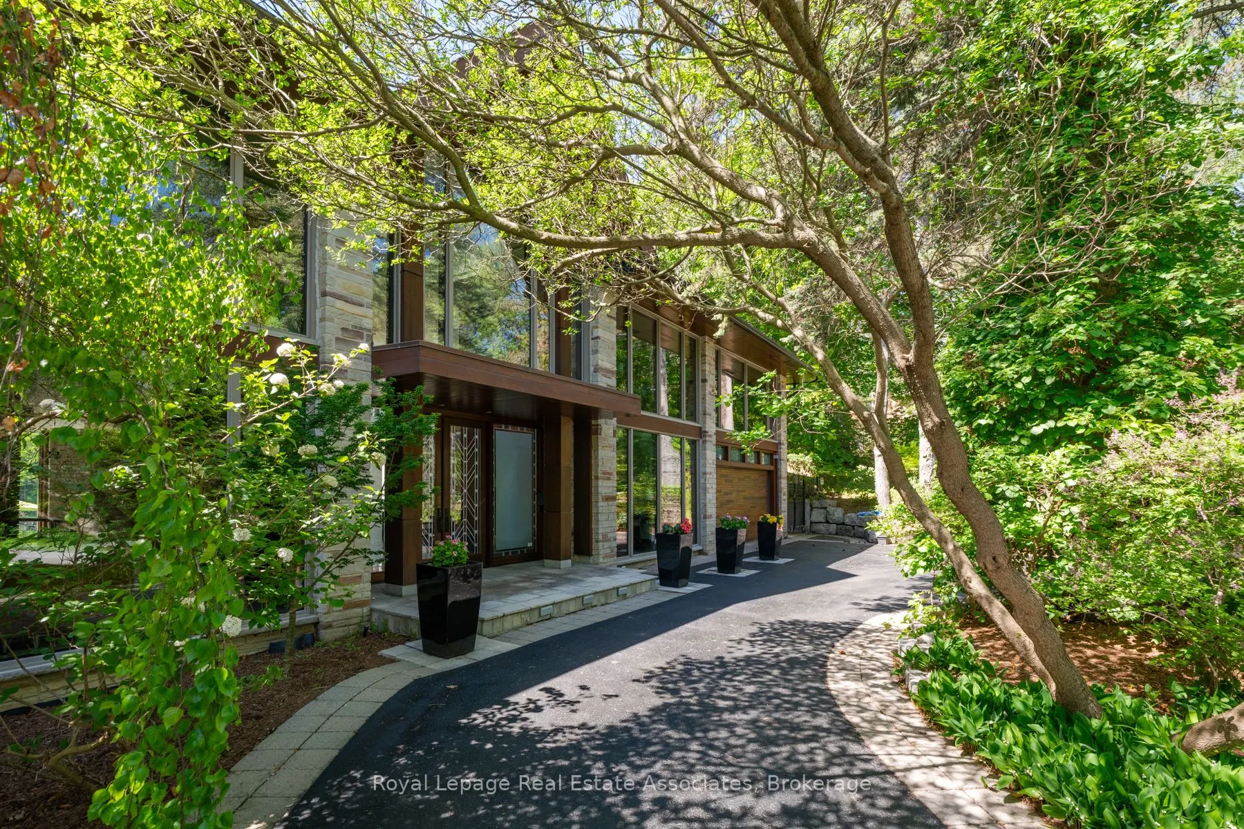 1510 Pinetree Crescent