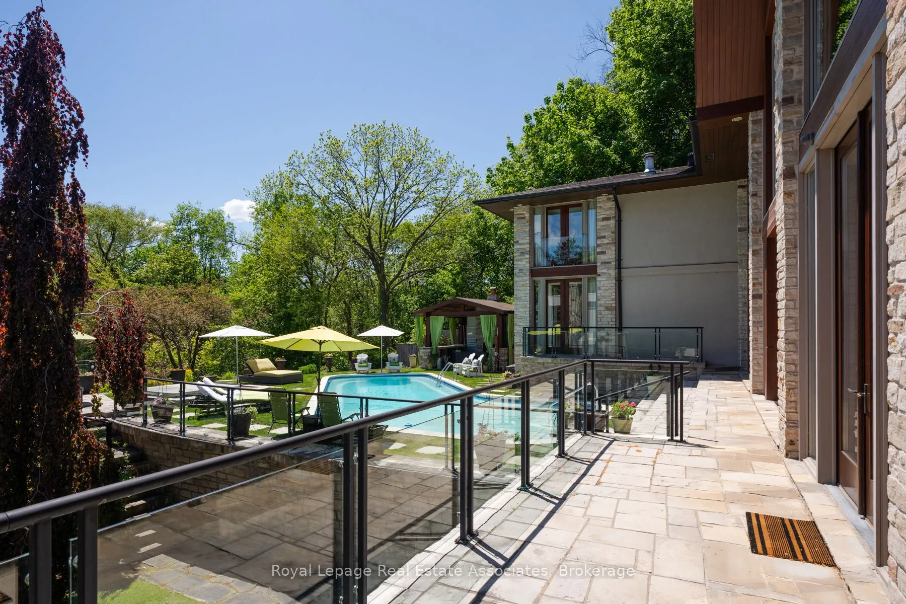 1510 Pinetree Crescent