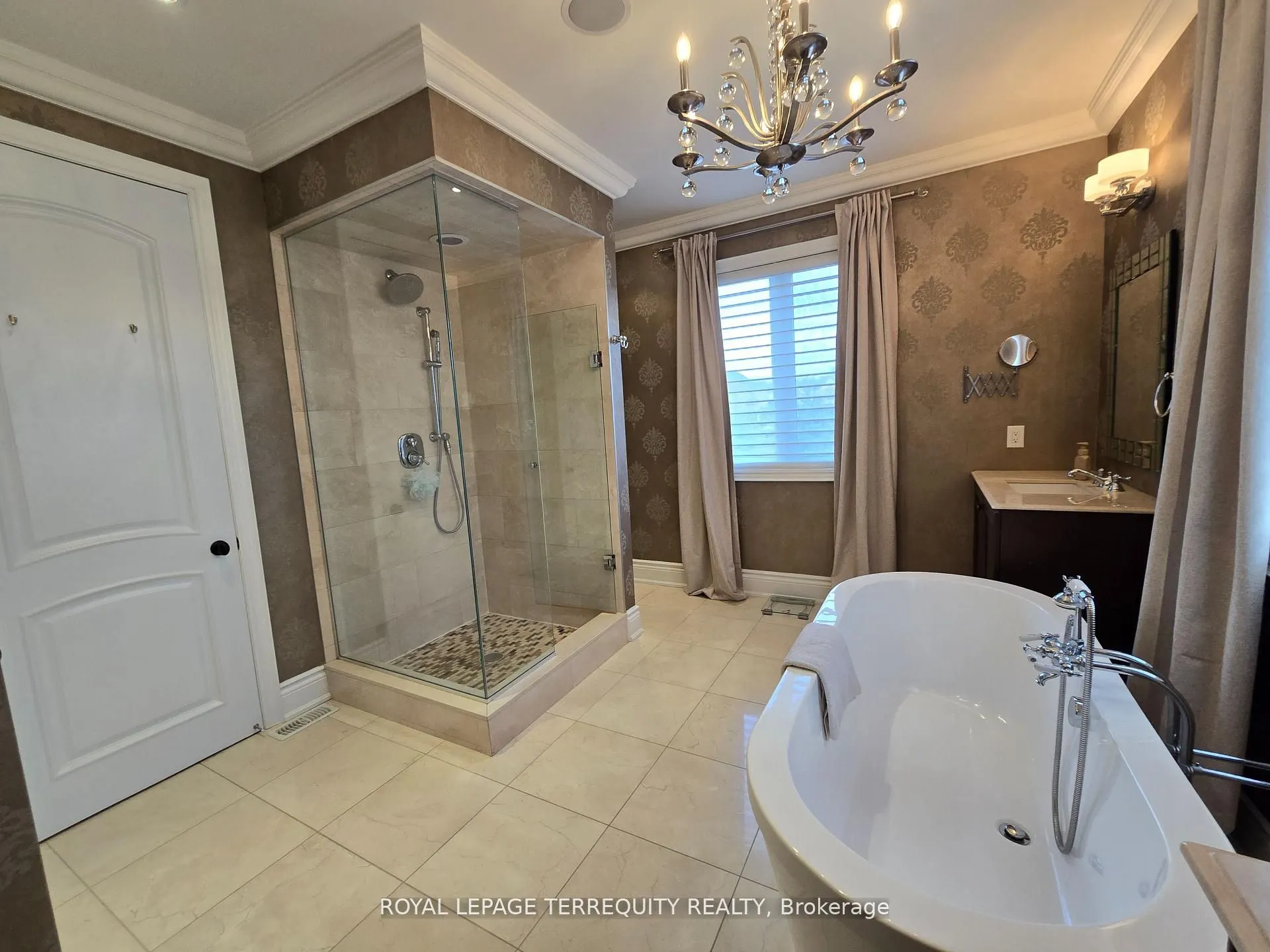 19 Black Diamond Crescent