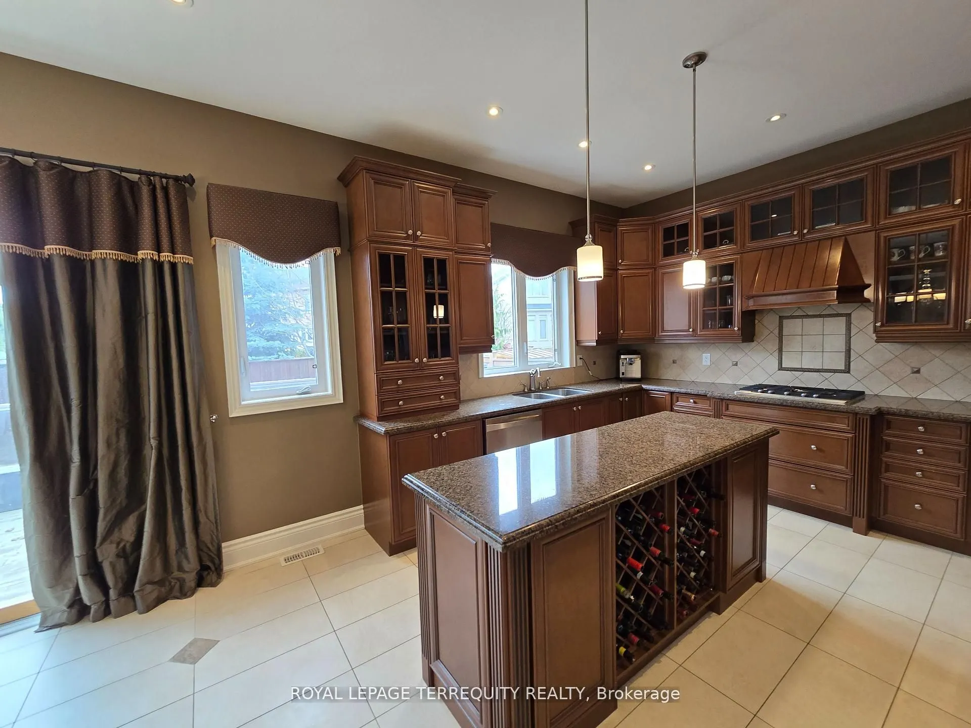 19 Black Diamond Crescent
