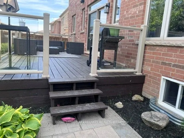19 Black Diamond Crescent