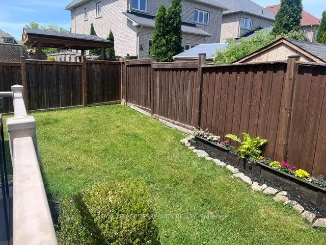 19 Black Diamond Crescent