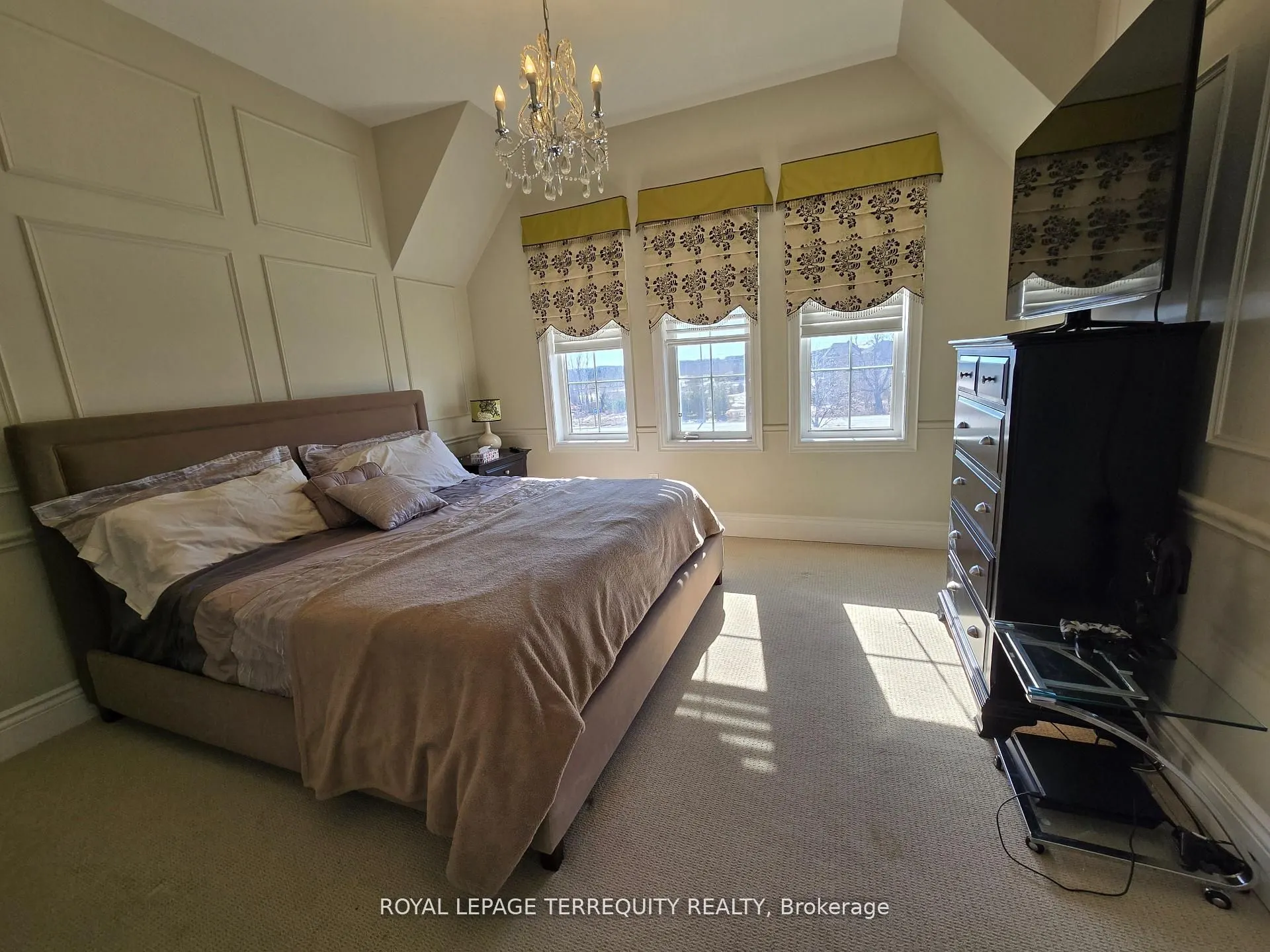 19 Black Diamond Crescent