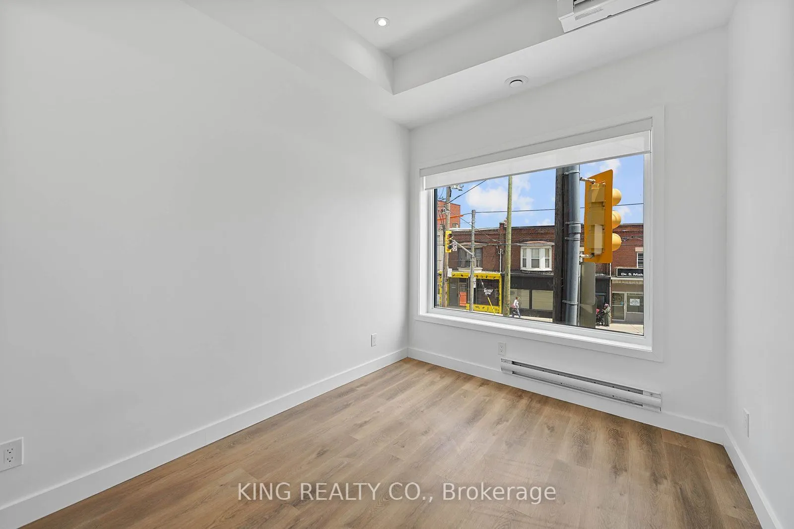 2219 Dundas Street W #202