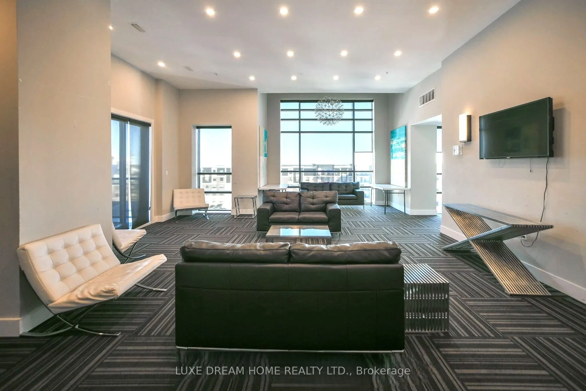 620 Sauve Street E #206