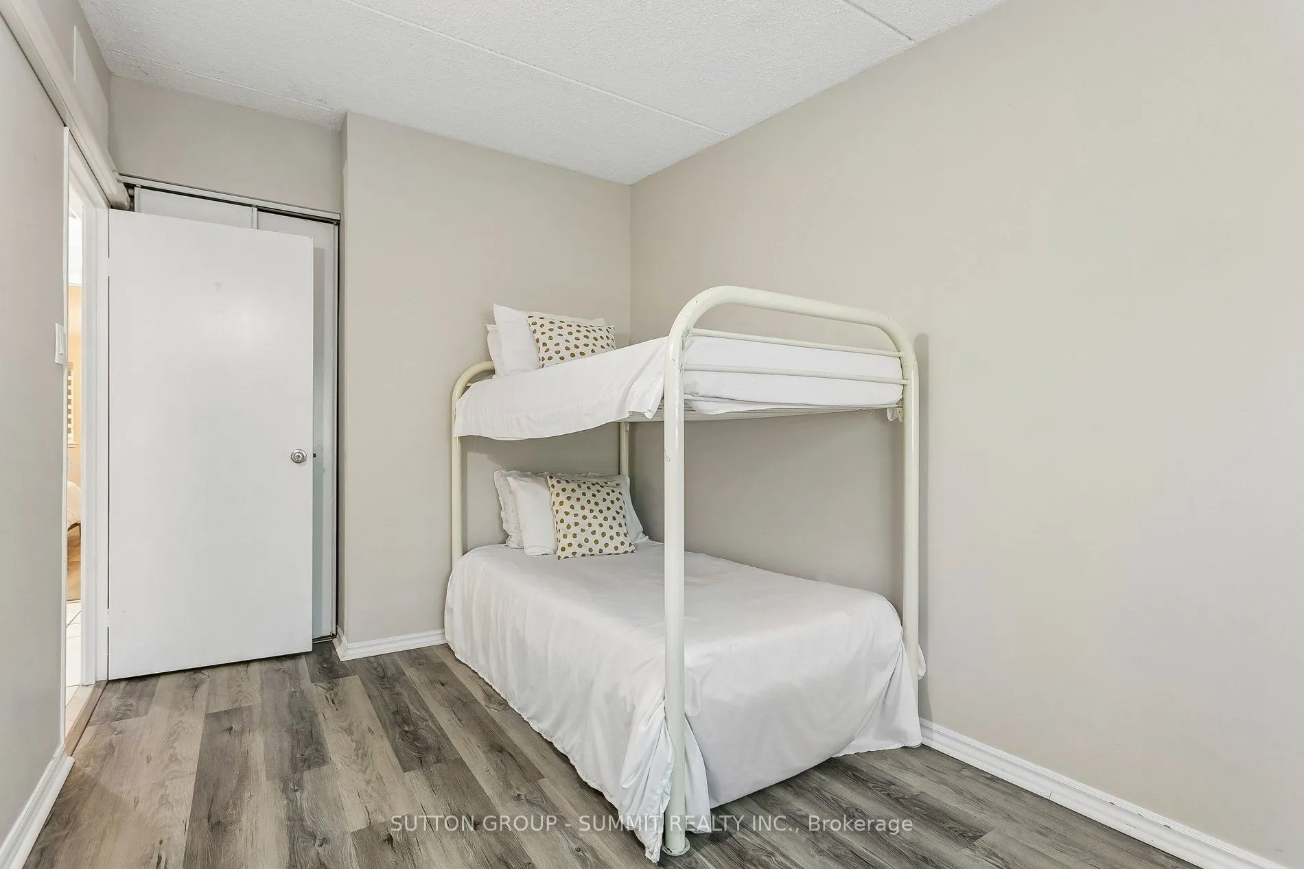 180 MISSISSAUGA VALLEY Boulevard #211
