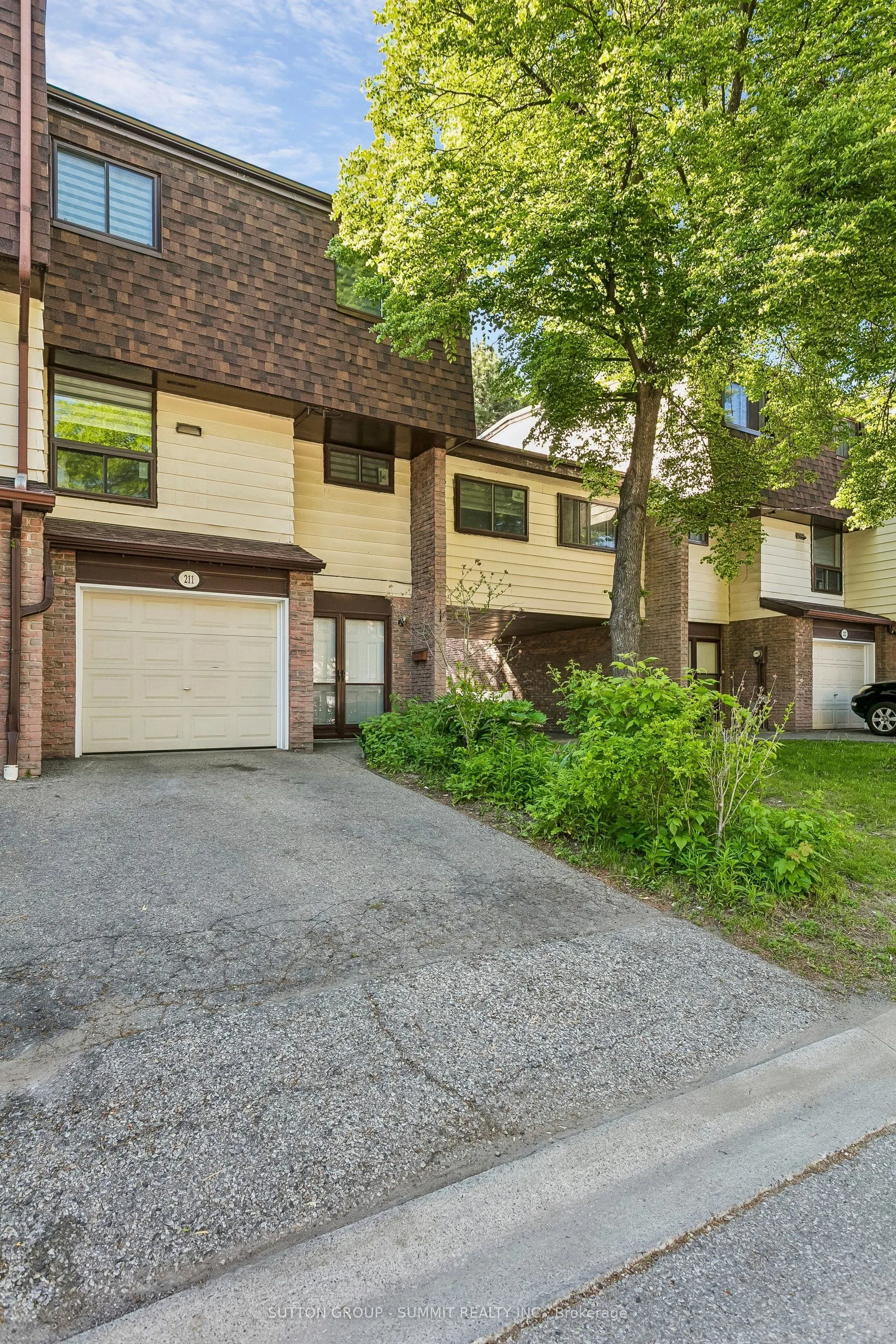 180 MISSISSAUGA VALLEY Boulevard #211