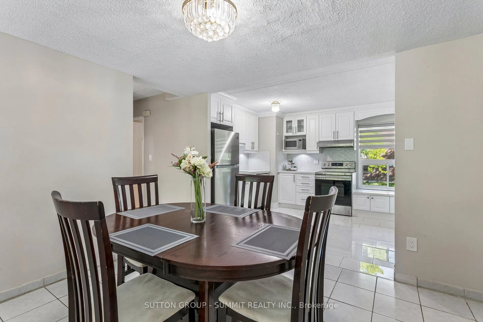 180 MISSISSAUGA VALLEY Boulevard #211