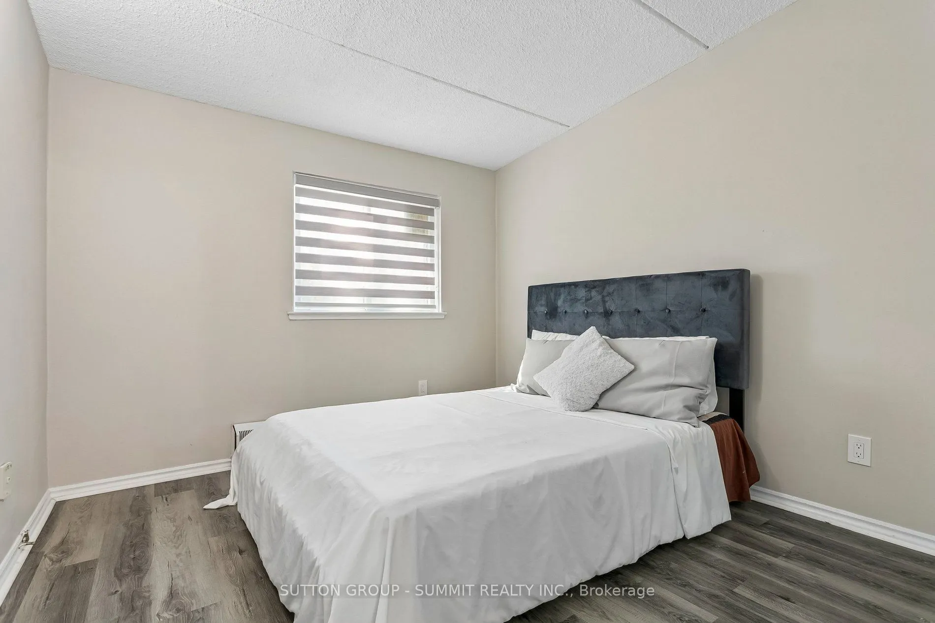 180 MISSISSAUGA VALLEY Boulevard #211