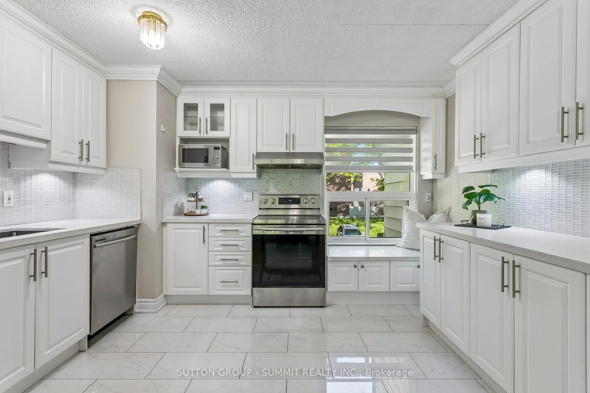 180 MISSISSAUGA VALLEY Boulevard #211