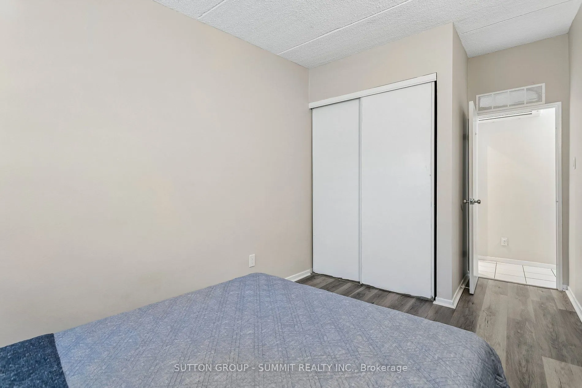 180 MISSISSAUGA VALLEY Boulevard #211