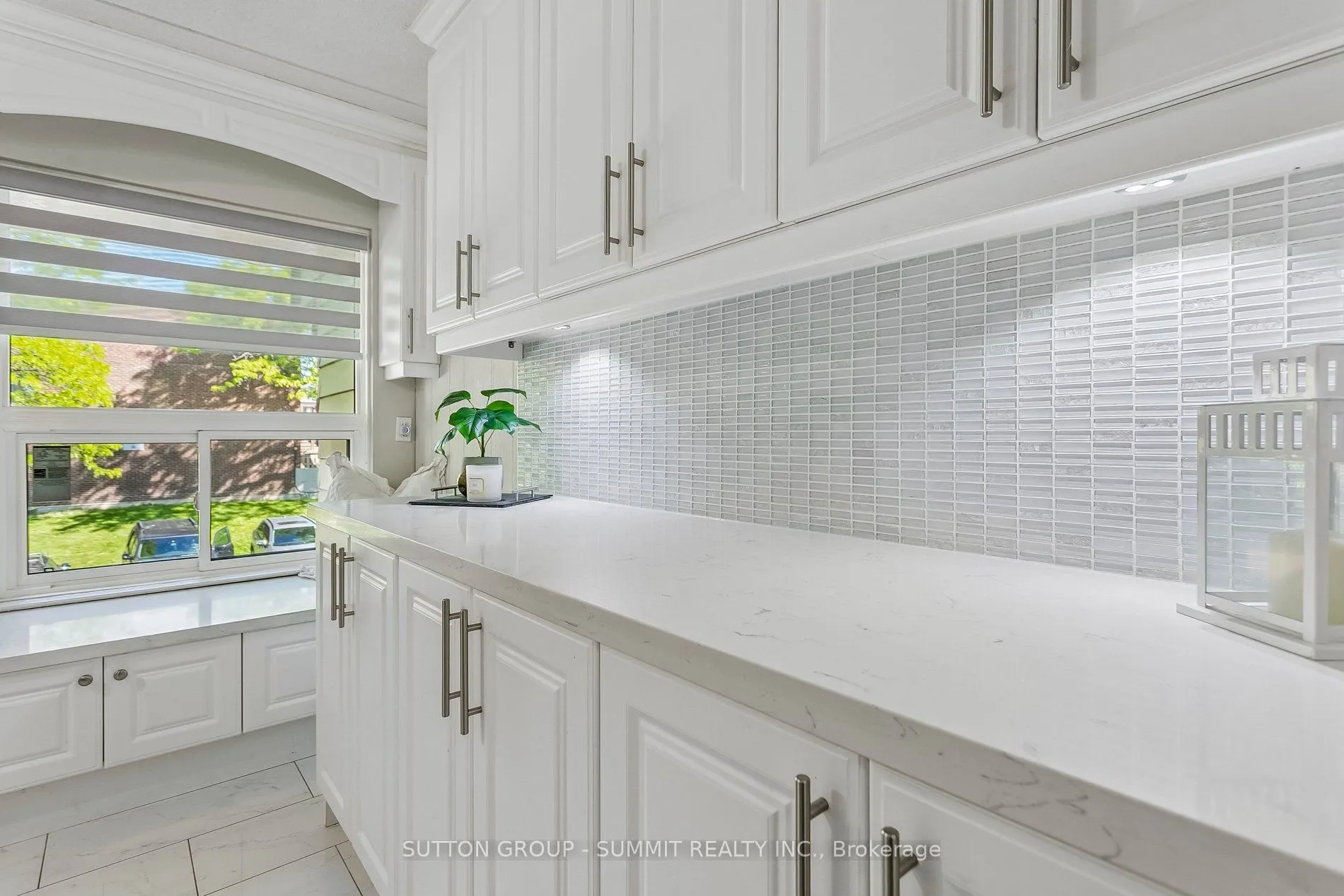 180 MISSISSAUGA VALLEY Boulevard #211