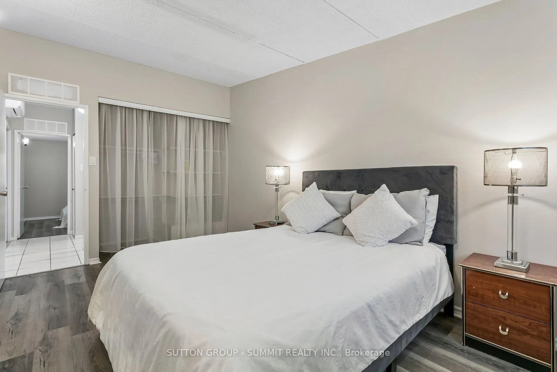 180 MISSISSAUGA VALLEY Boulevard #211